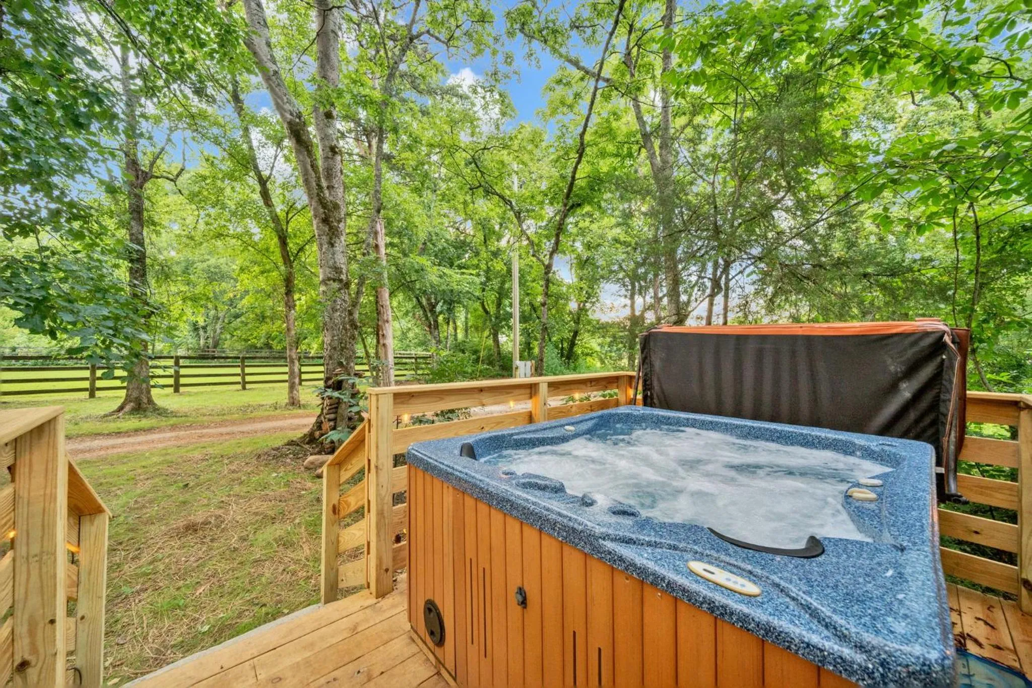 Creekwalk Inn Bed and Breakfast with Cabins