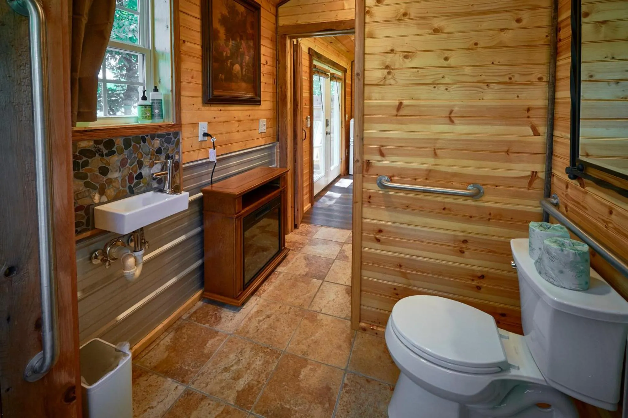 Creekwalk Inn Bed and Breakfast with Cabins