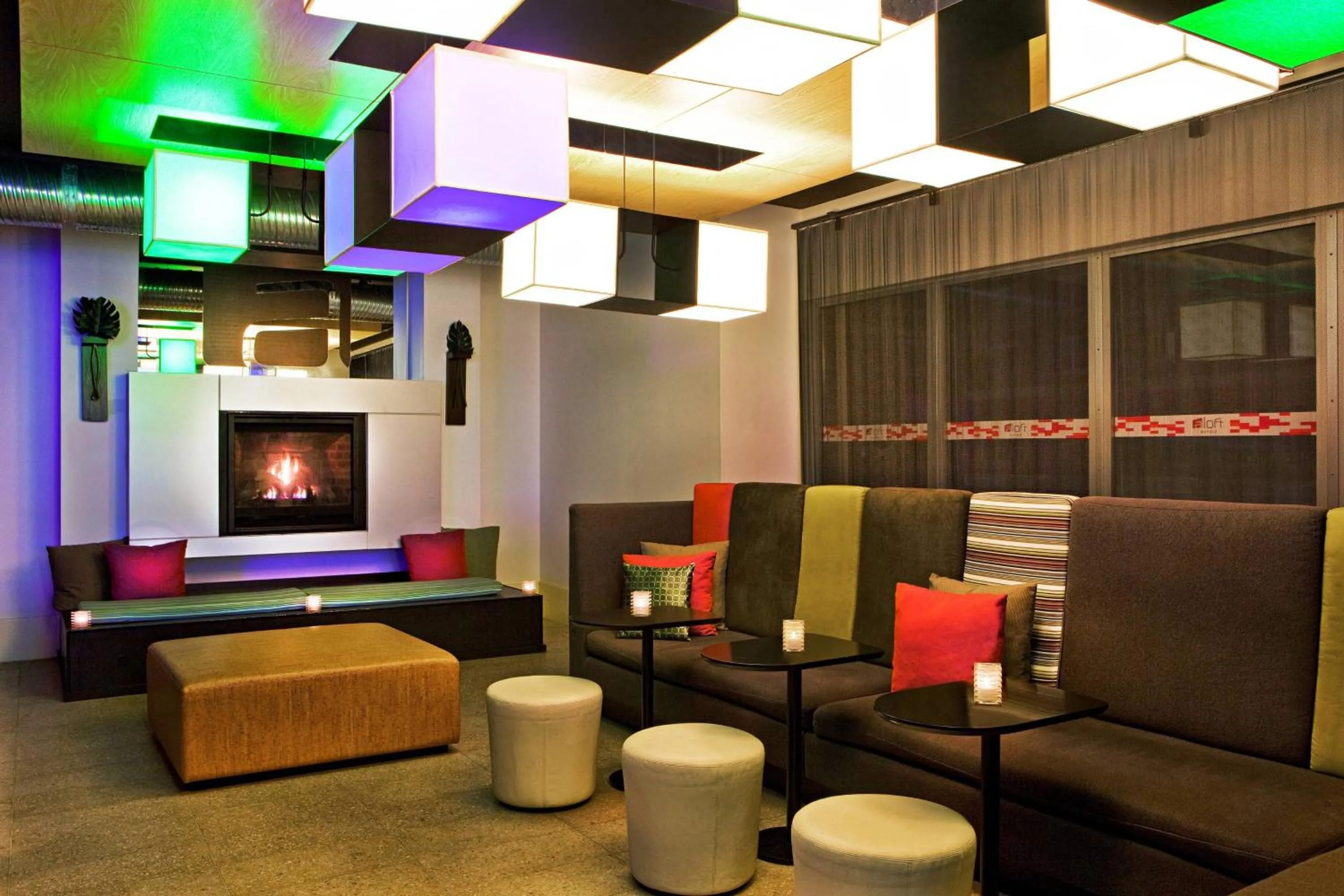 Lounge or bar in Aloft Richmond West Short Pump
