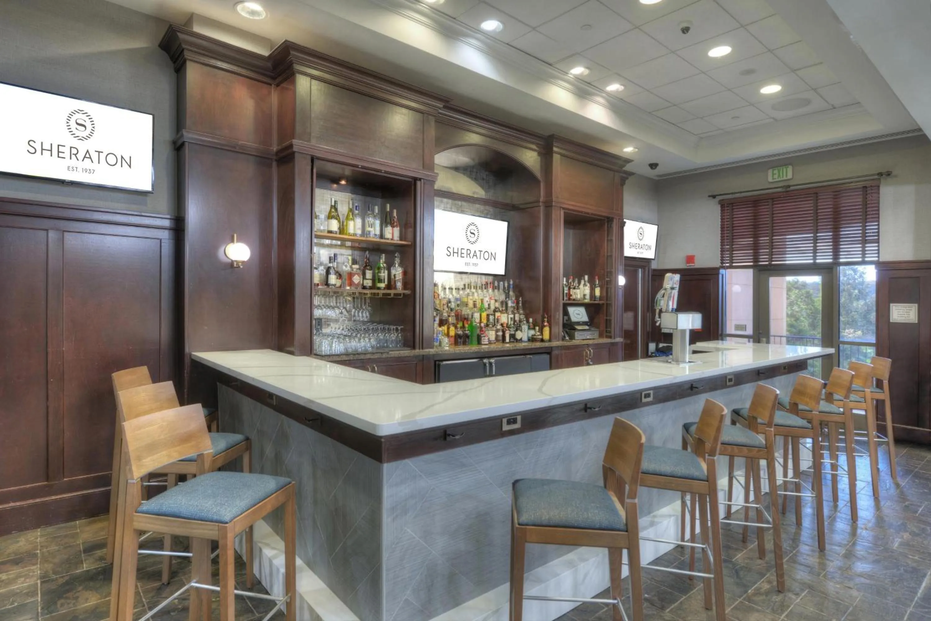 Lounge or bar in Sheraton Baltimore Washington Airport - BWI