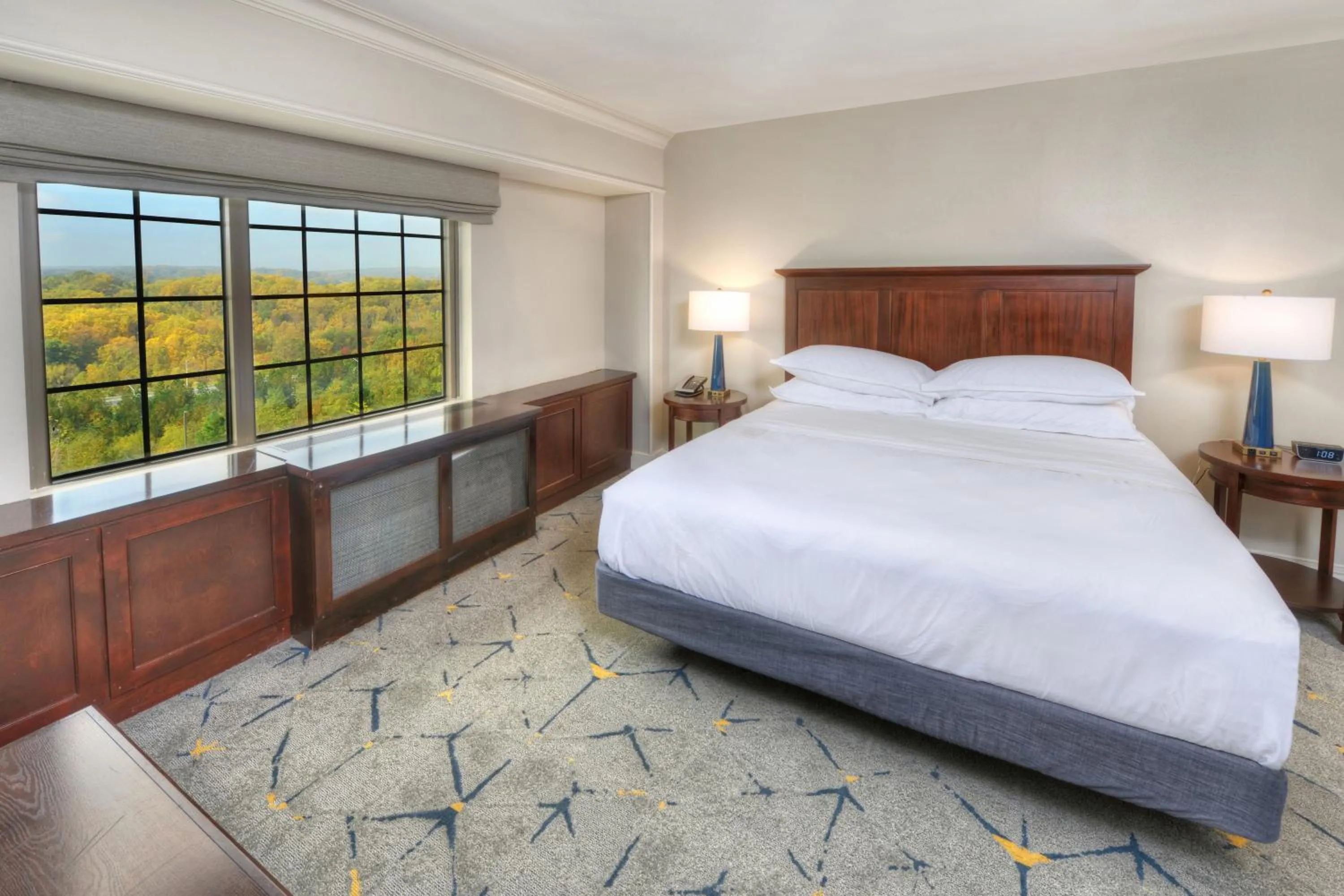 Bed in Sheraton Baltimore Washington Airport - BWI