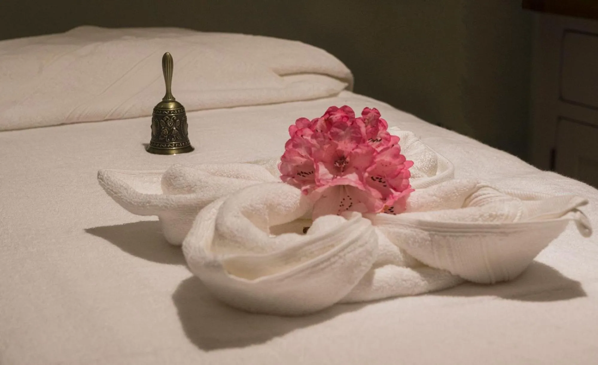 Spa and wellness centre/facilities, Bed in The Whispering Pine Lodge