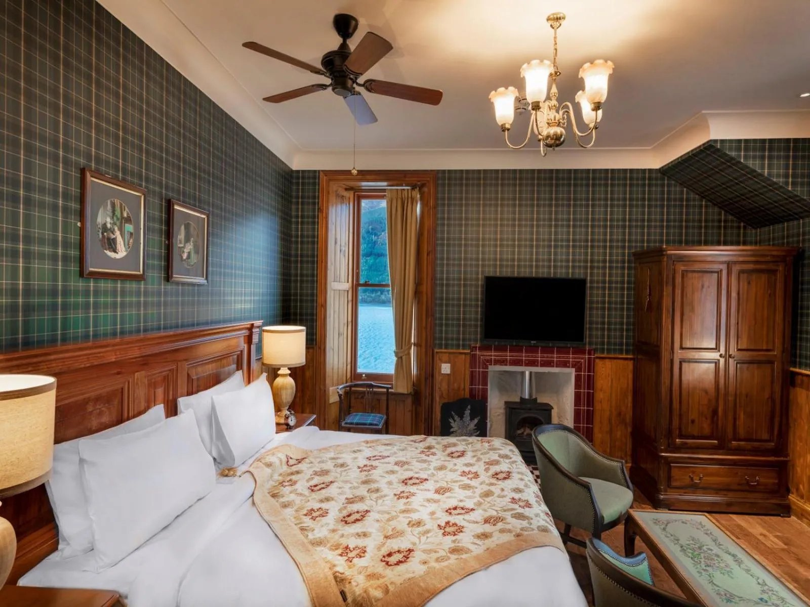 Bed in The Whispering Pine Lodge