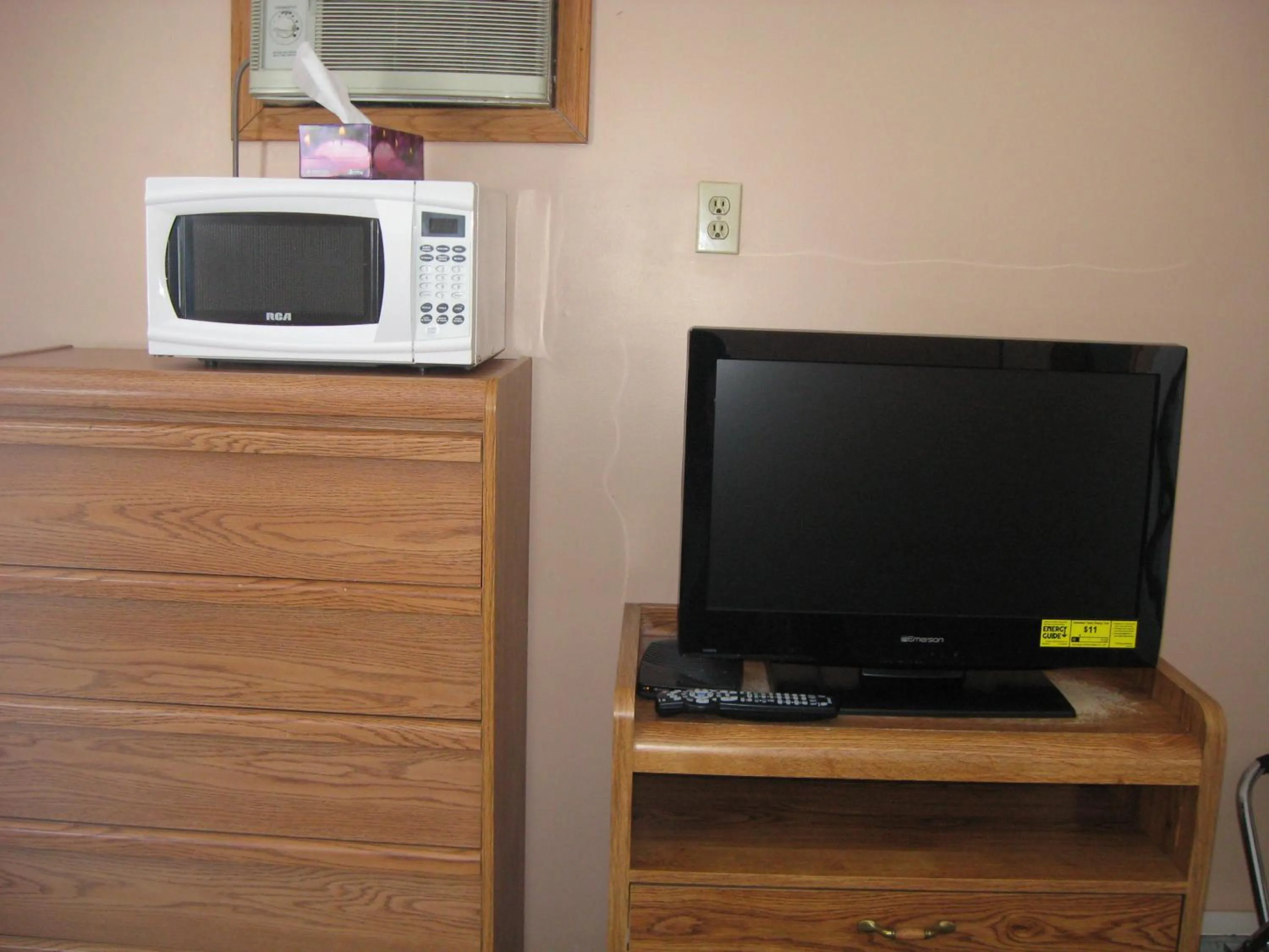 TV and multimedia in Pals Motel and RV Park