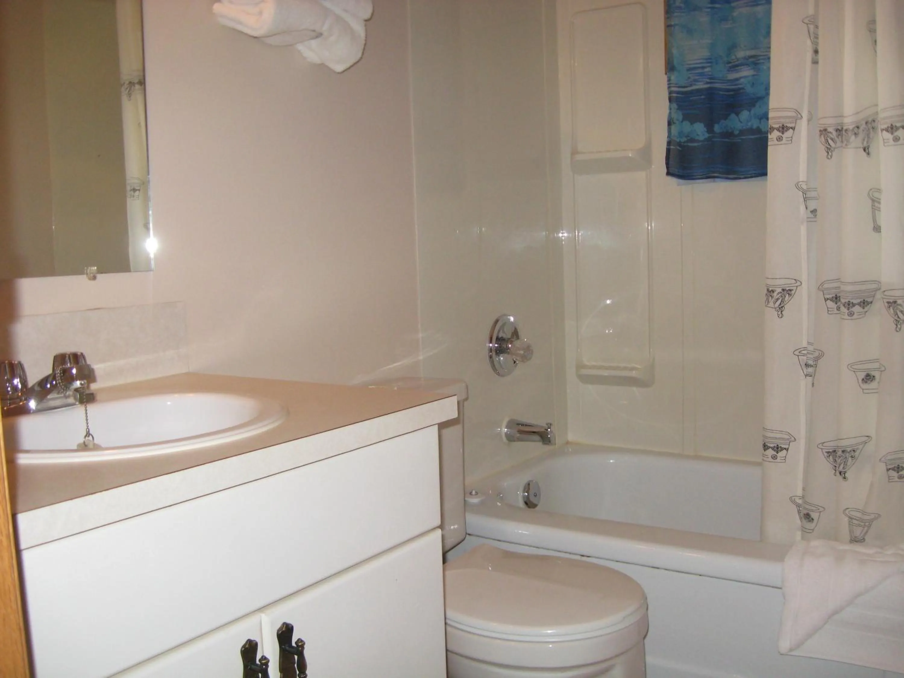 Bathroom in Pals Motel and RV Park