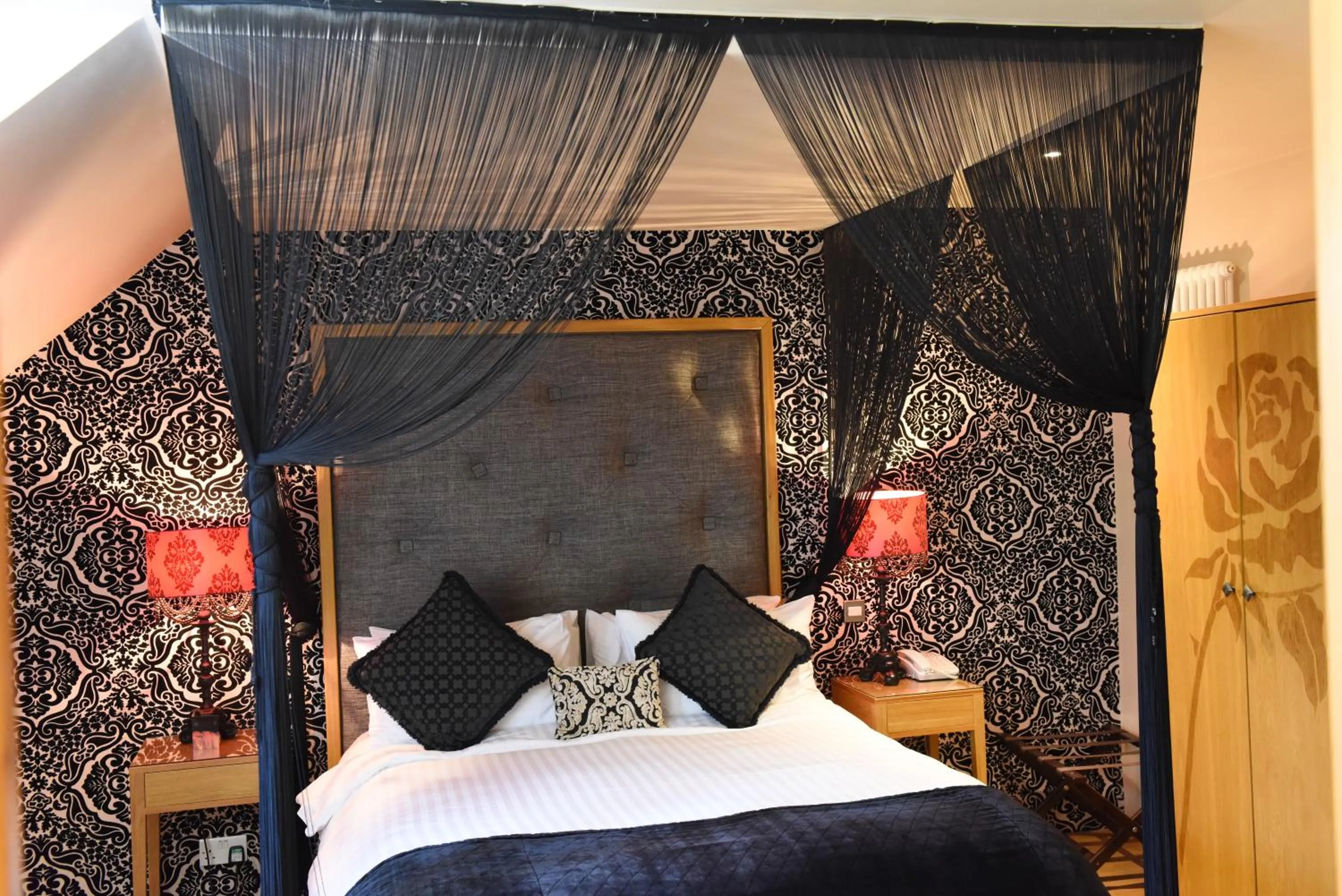 Bedroom, Bed in Glenskirlie Castle Hotel