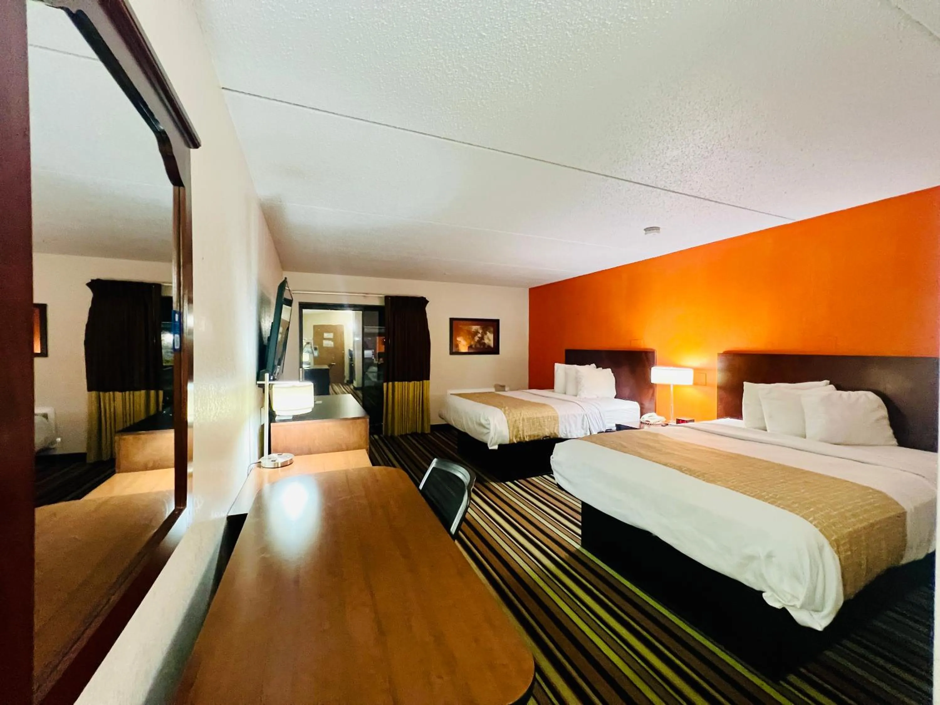 Photo of the whole room, Bed in Travelodge by Wyndham Wytheville