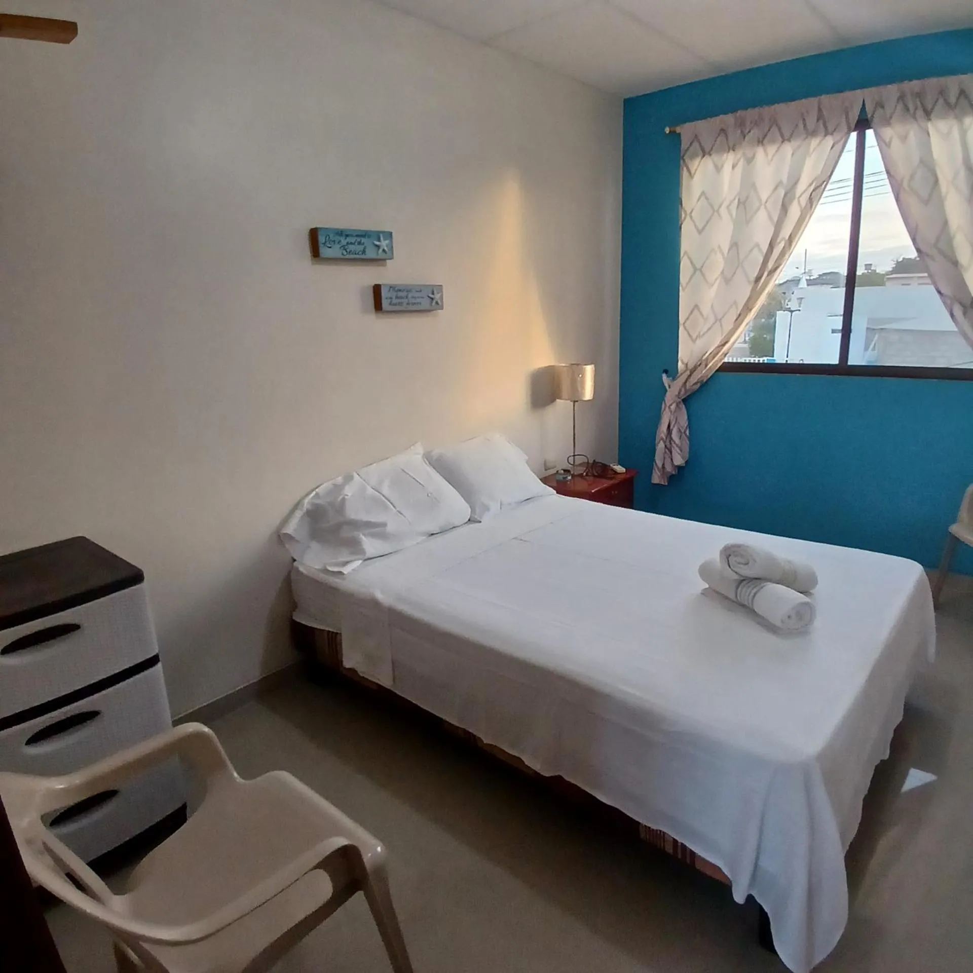 Photo of the whole room, Bed in Suites Sonikikos