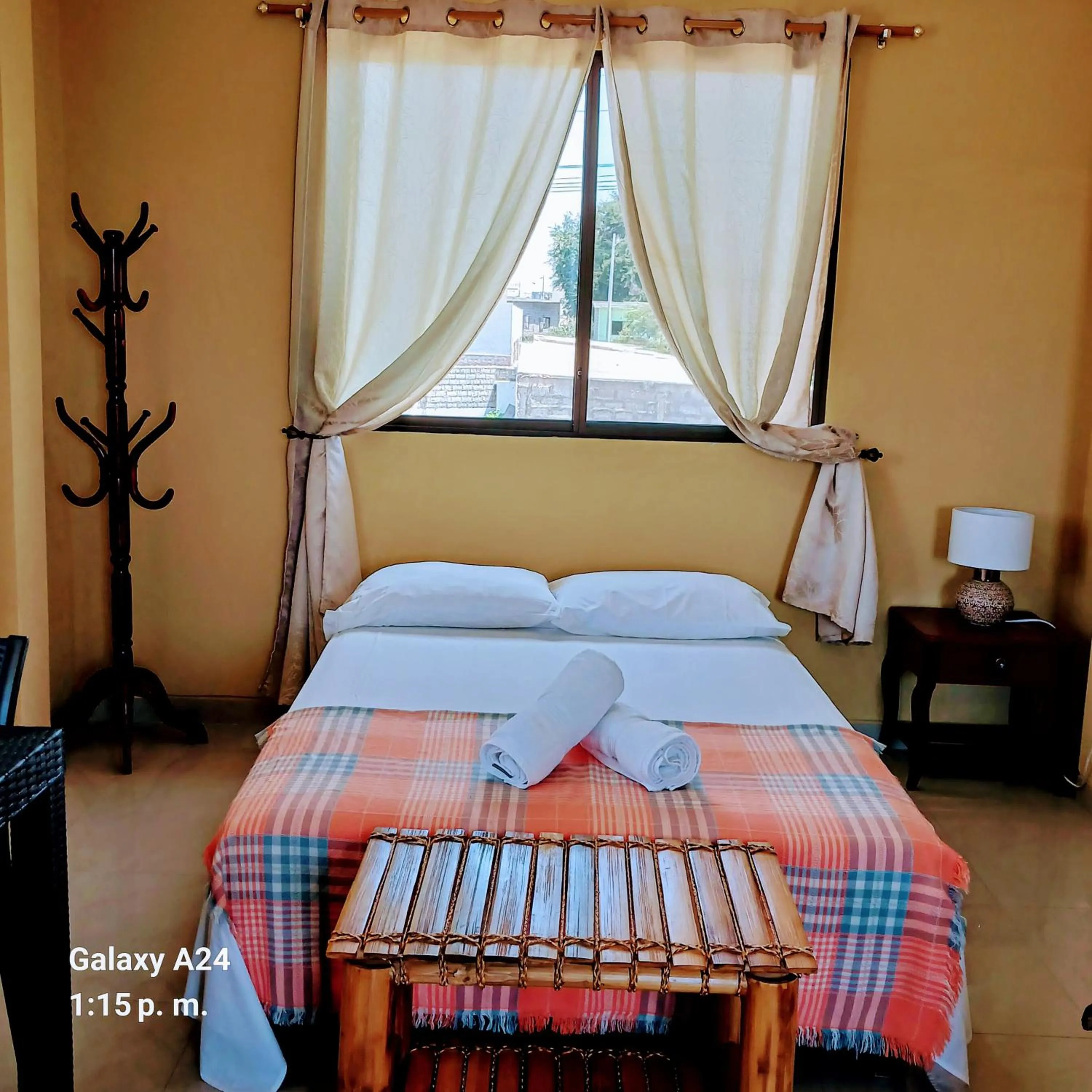 Photo of the whole room, Bed in Suites Sonikikos