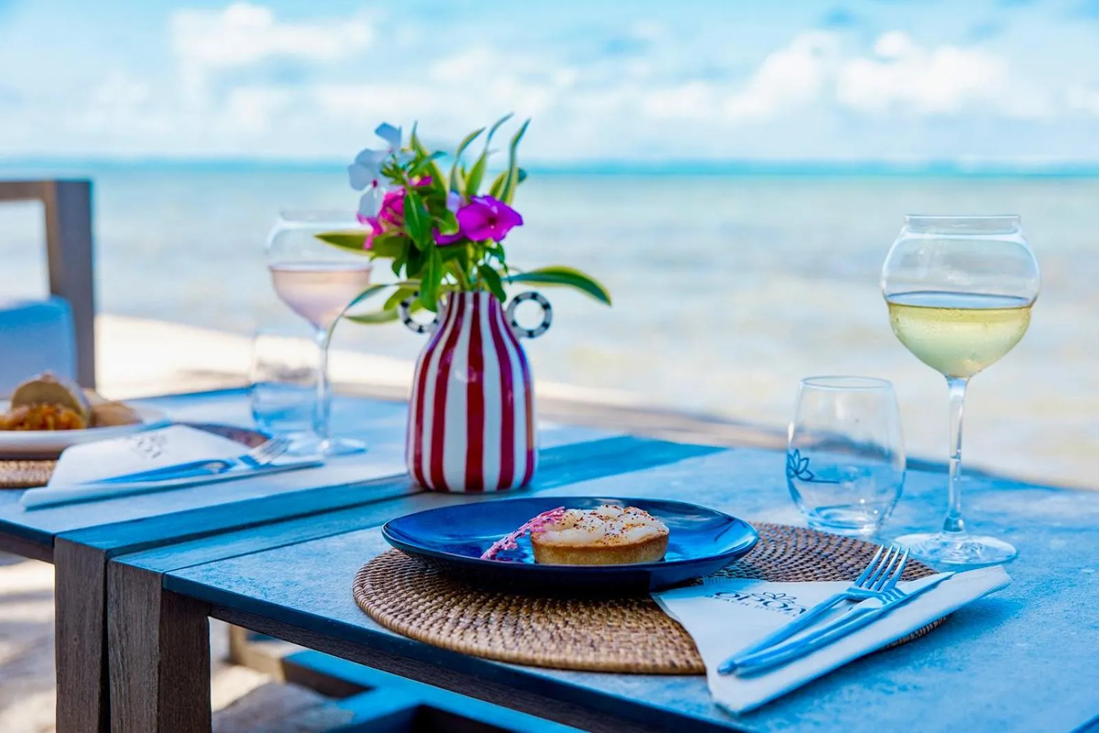 Food and drinks in Opoa Beach Hotel