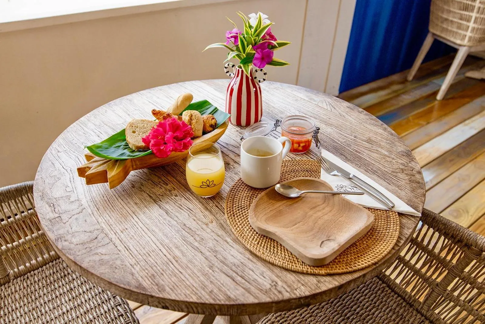 Food and drinks in Opoa Beach Hotel