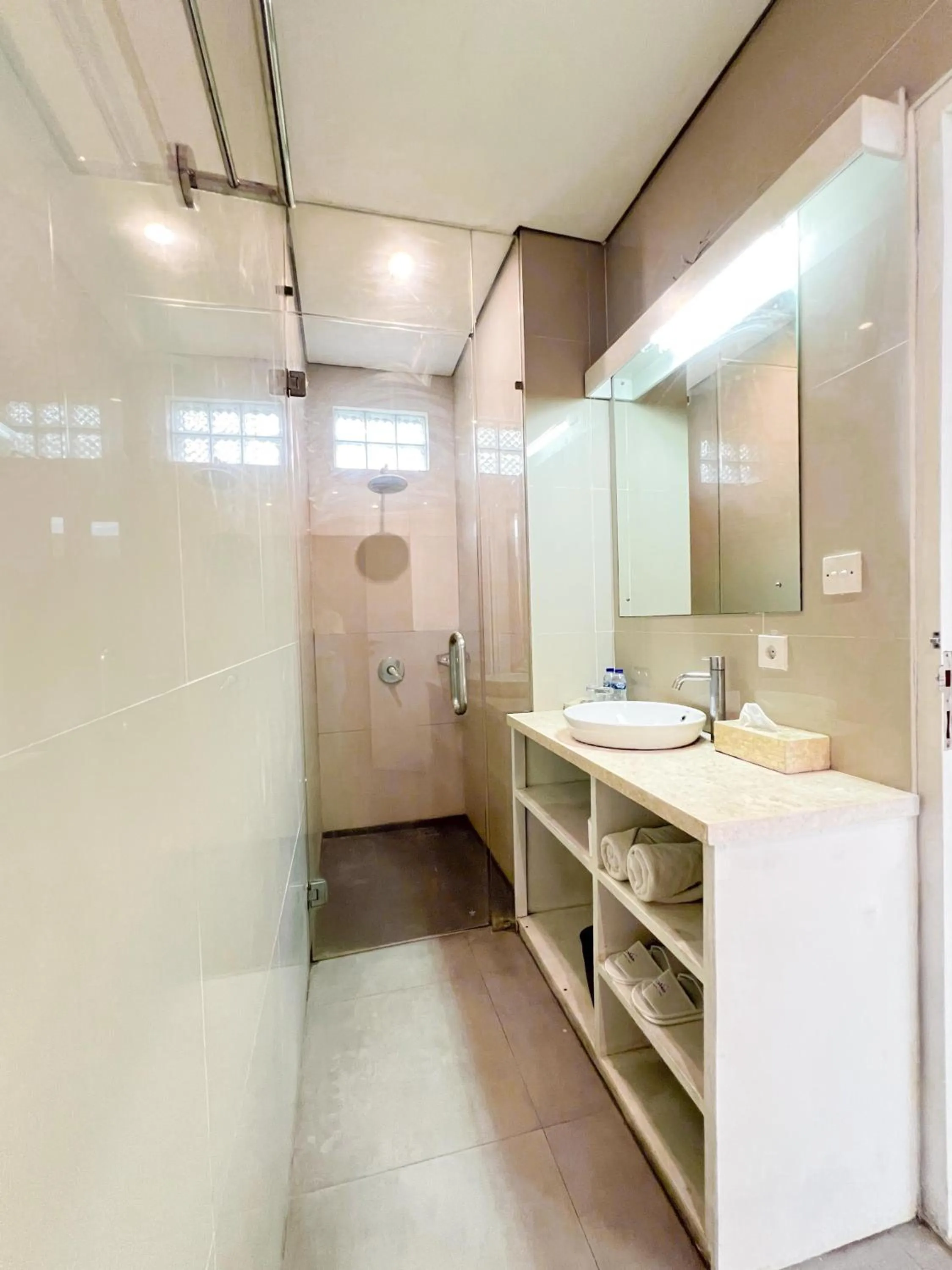 Shower in Apple Villas & Apartments