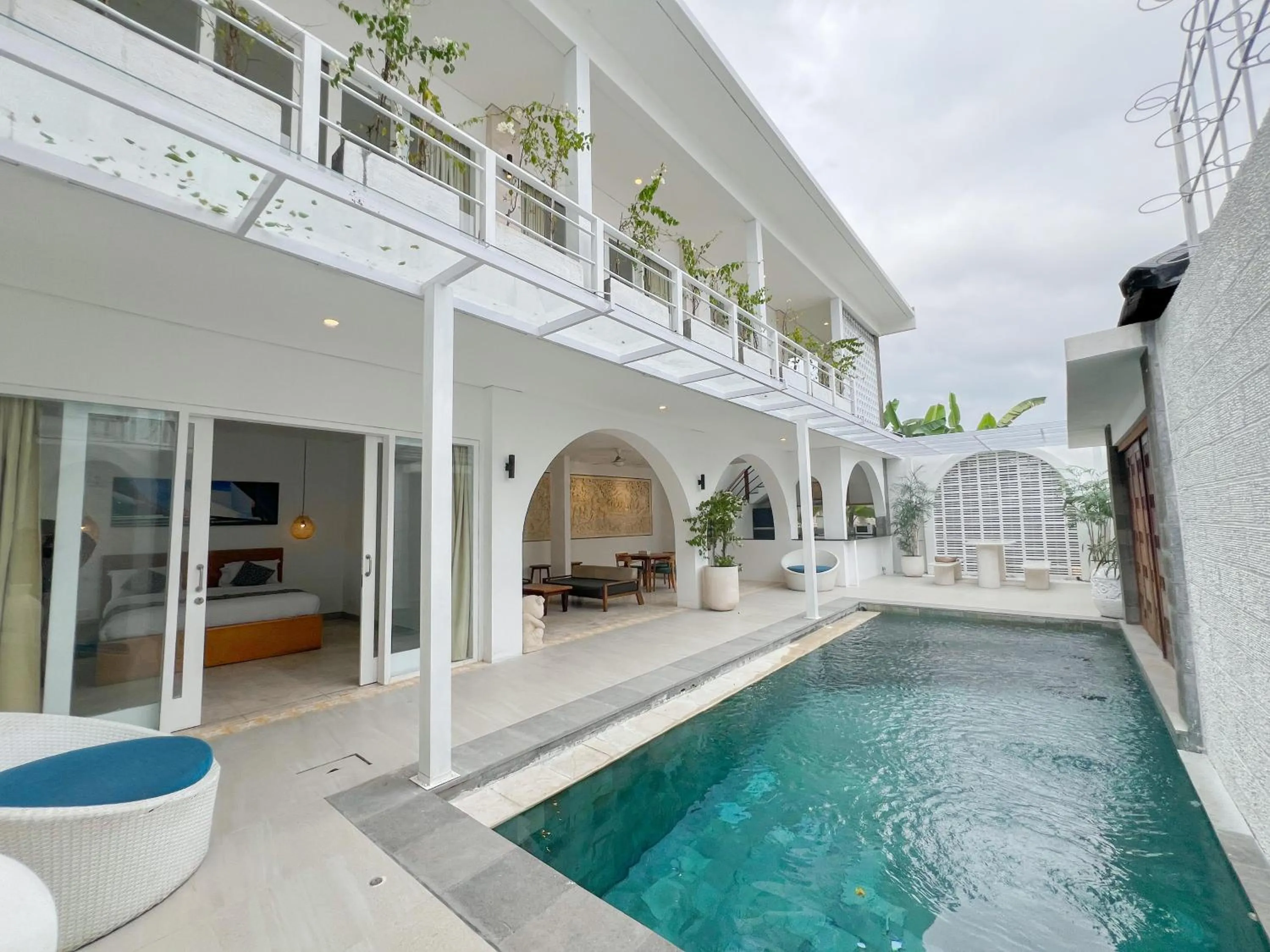 Swimming pool in Apple Villas & Apartments