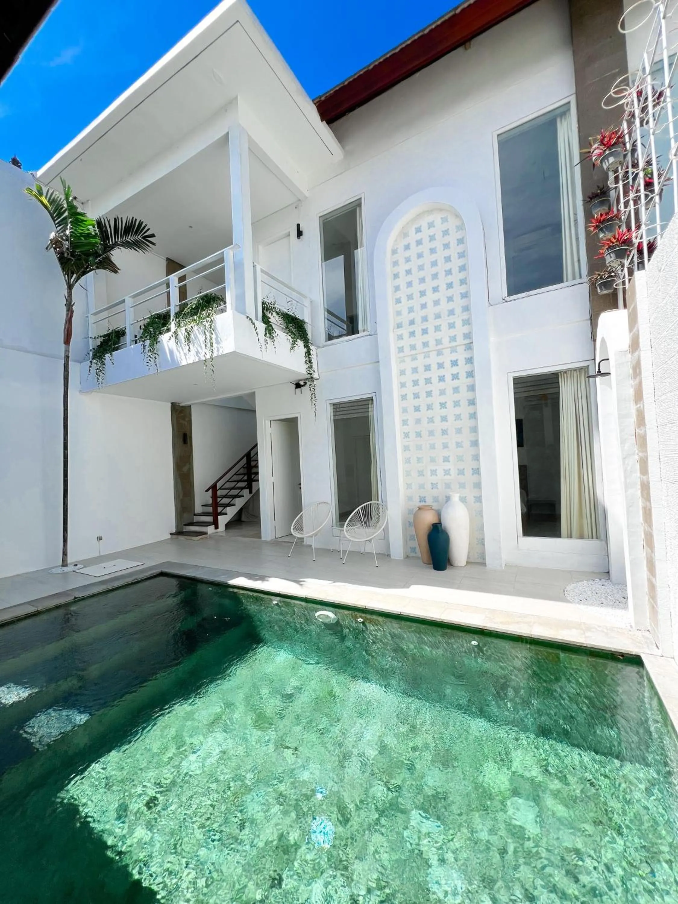 Swimming pool in Apple Villas & Apartments