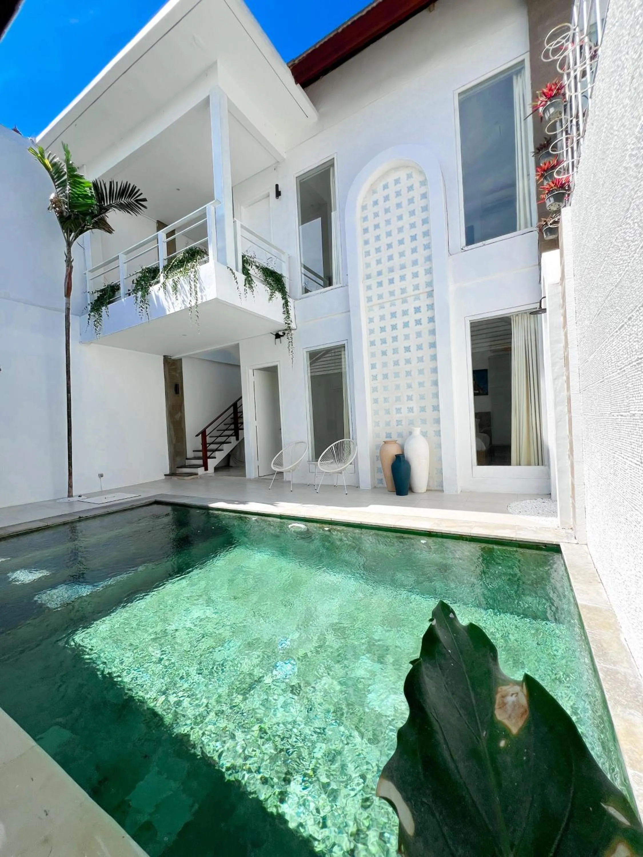 Swimming pool in Apple Villas & Apartments