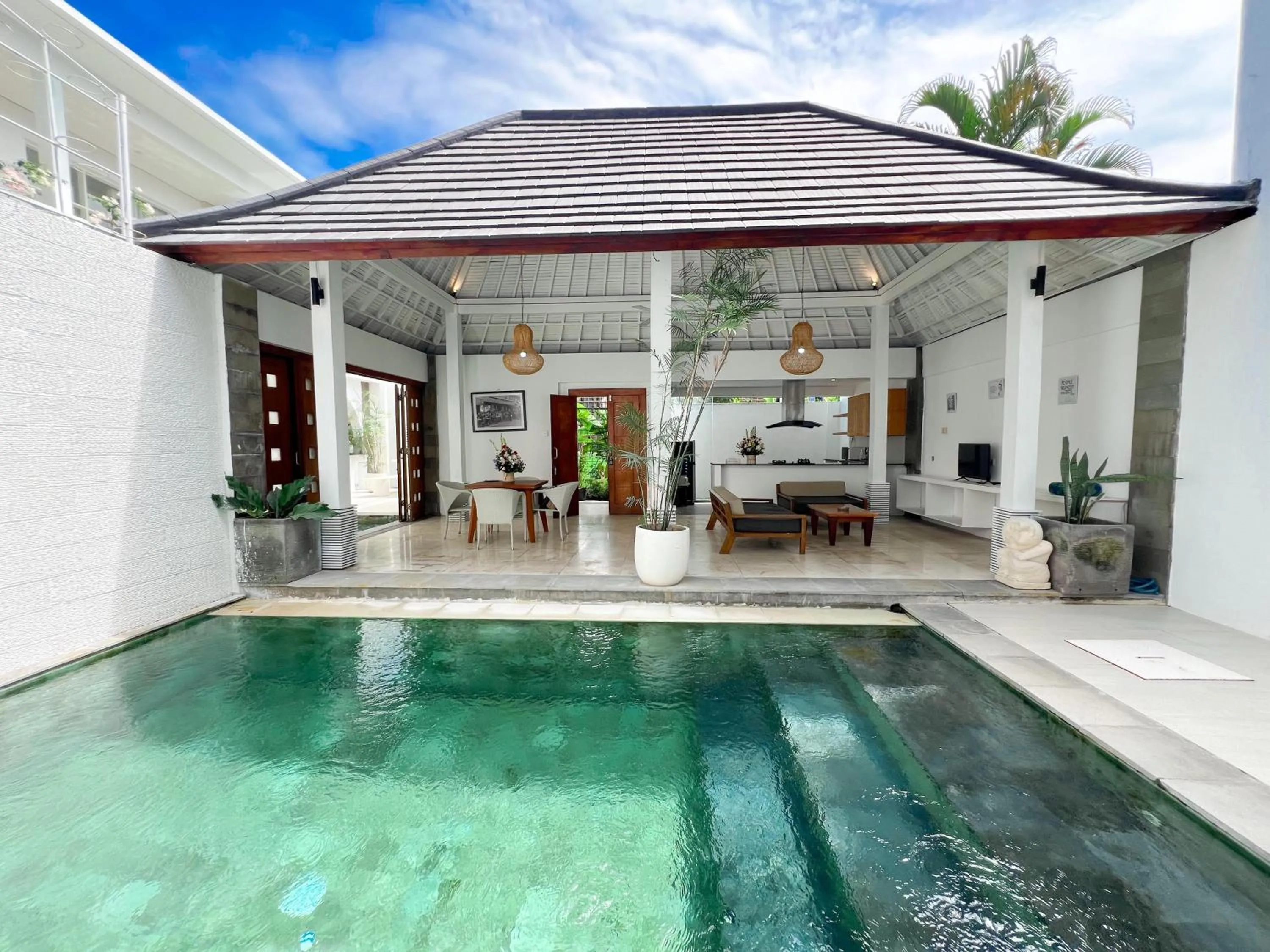 Property building in Apple Villas & Apartments