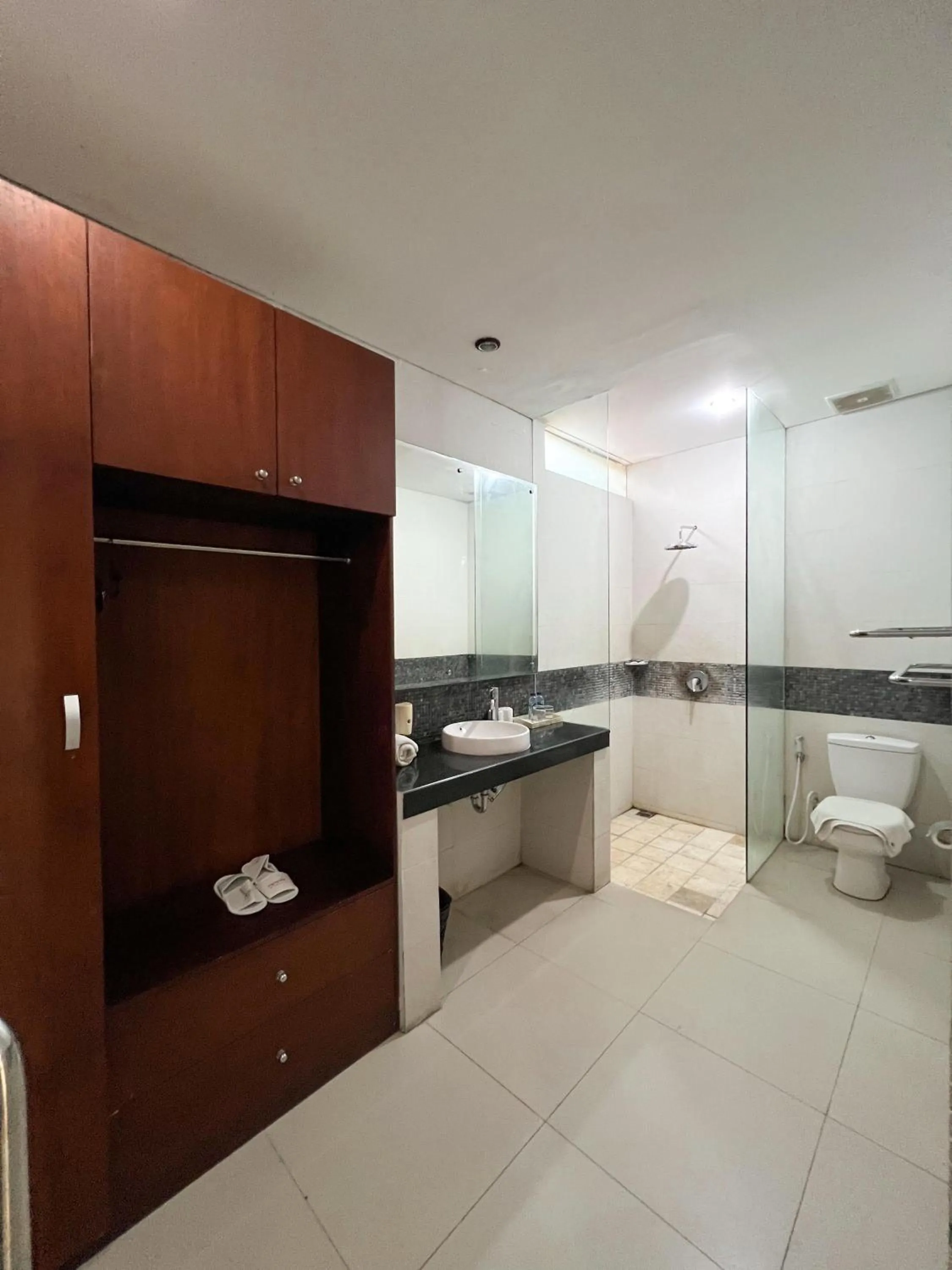 Shower in Apple Villas & Apartments