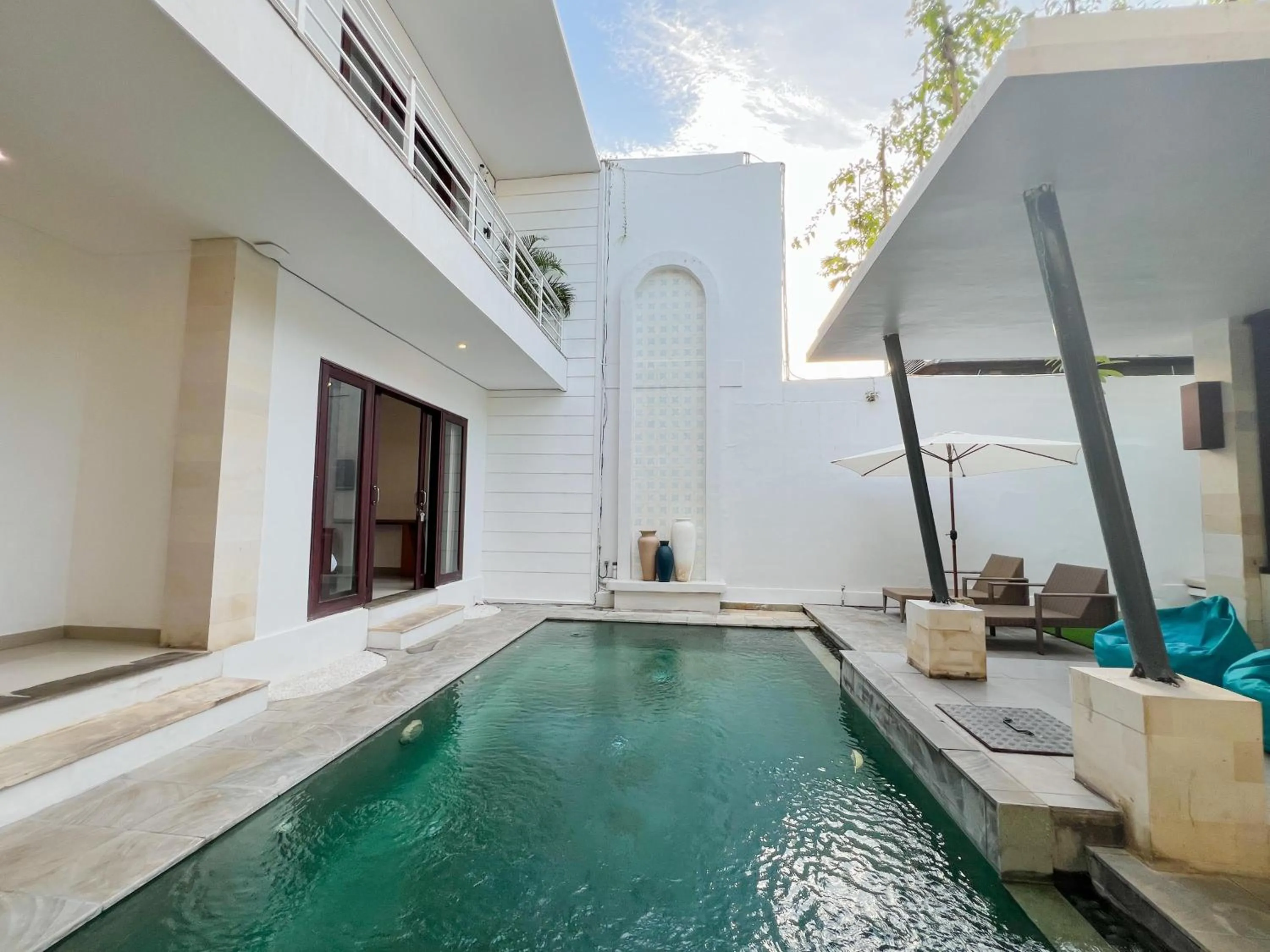 Swimming pool in Apple Villas & Apartments