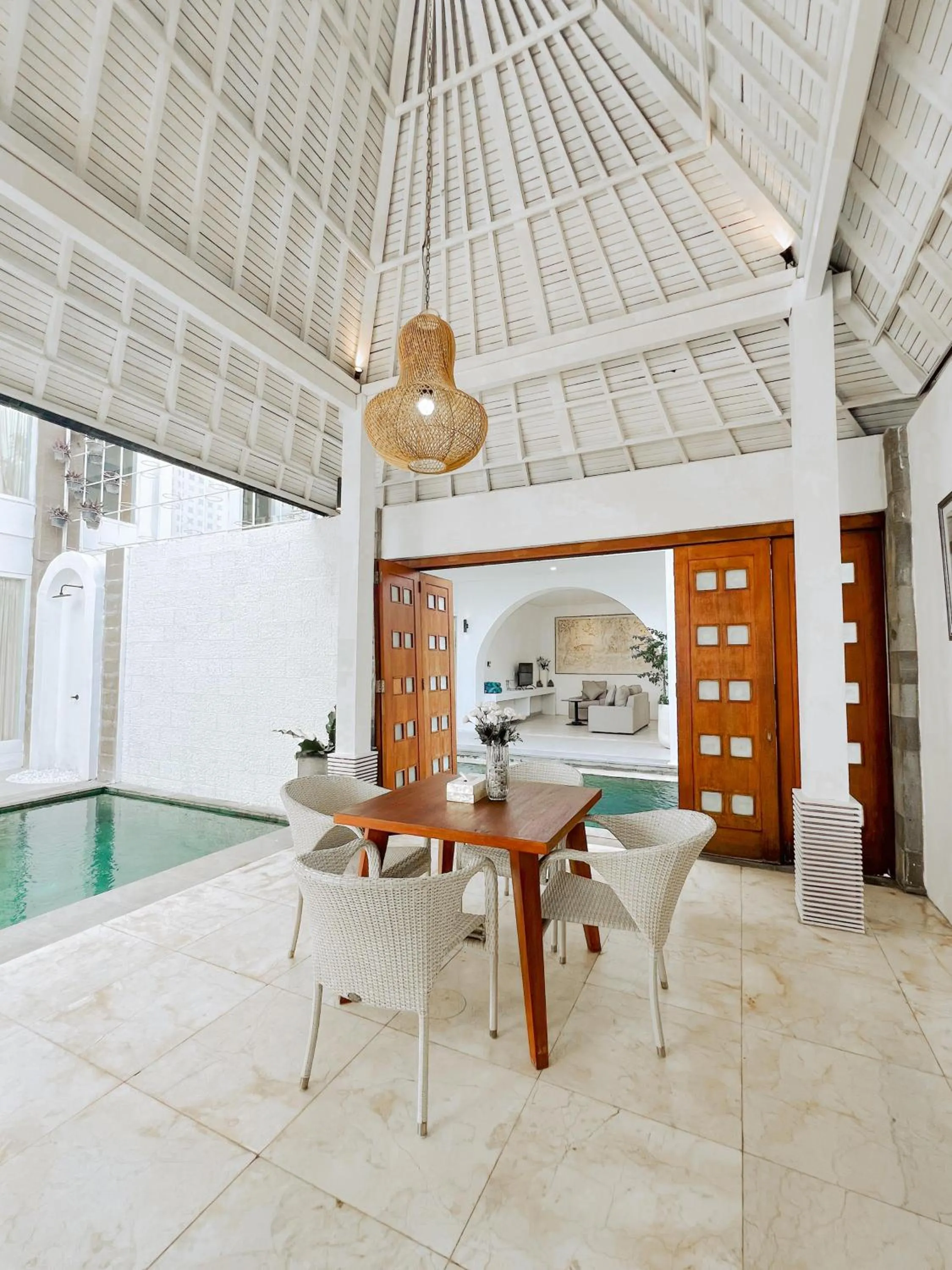 Dining area in Apple Villas & Apartments