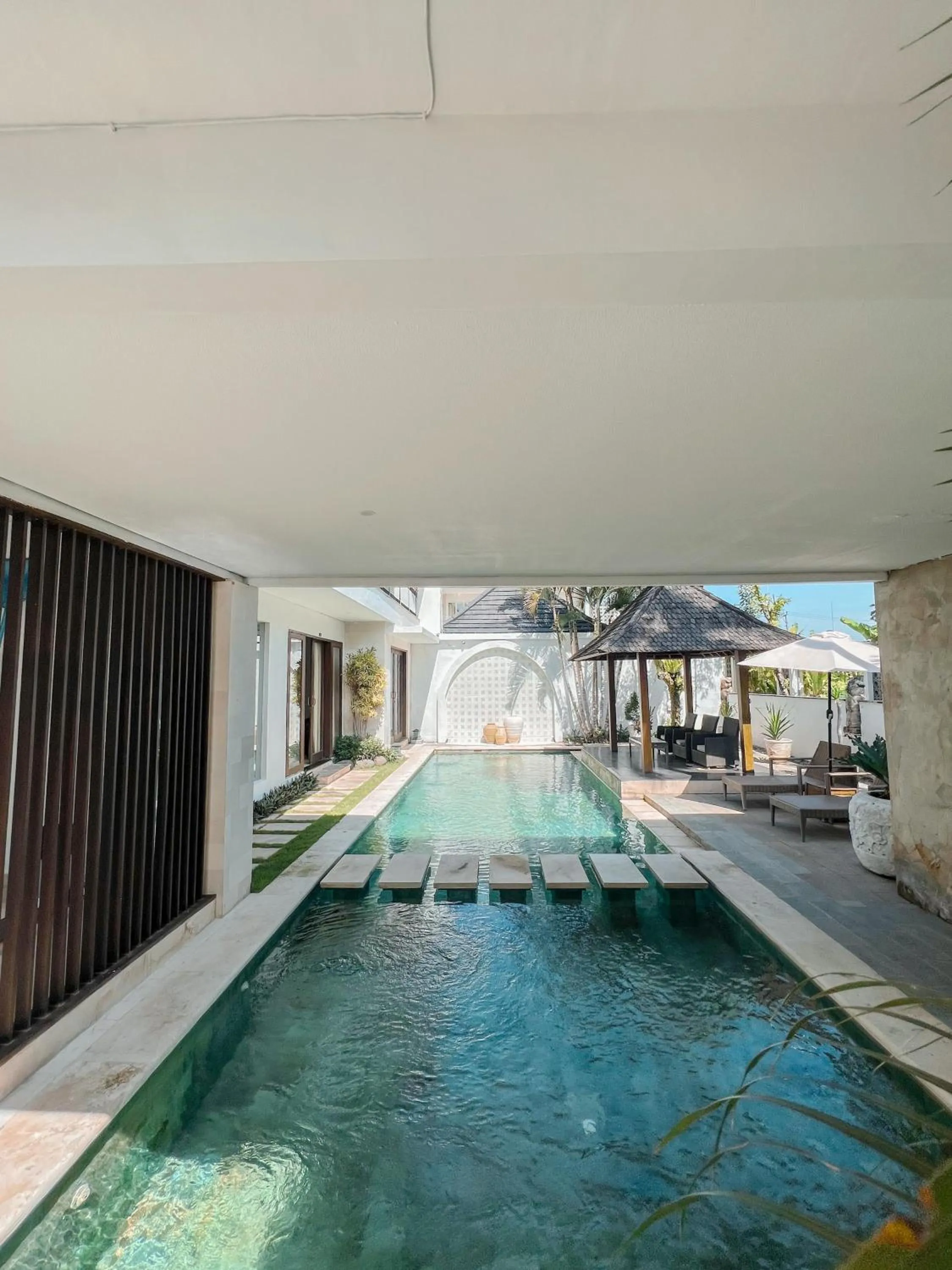 Swimming pool in Apple Villas & Apartments