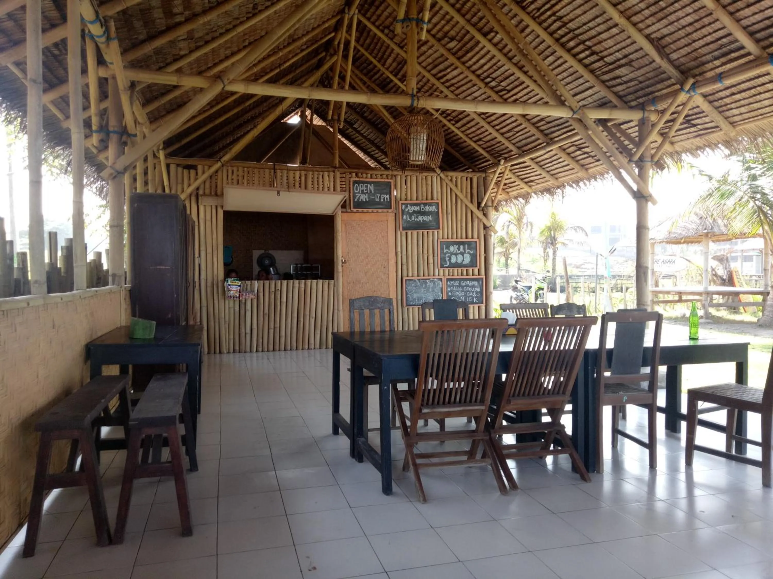 Restaurant/places to eat in Emir Surfcamp