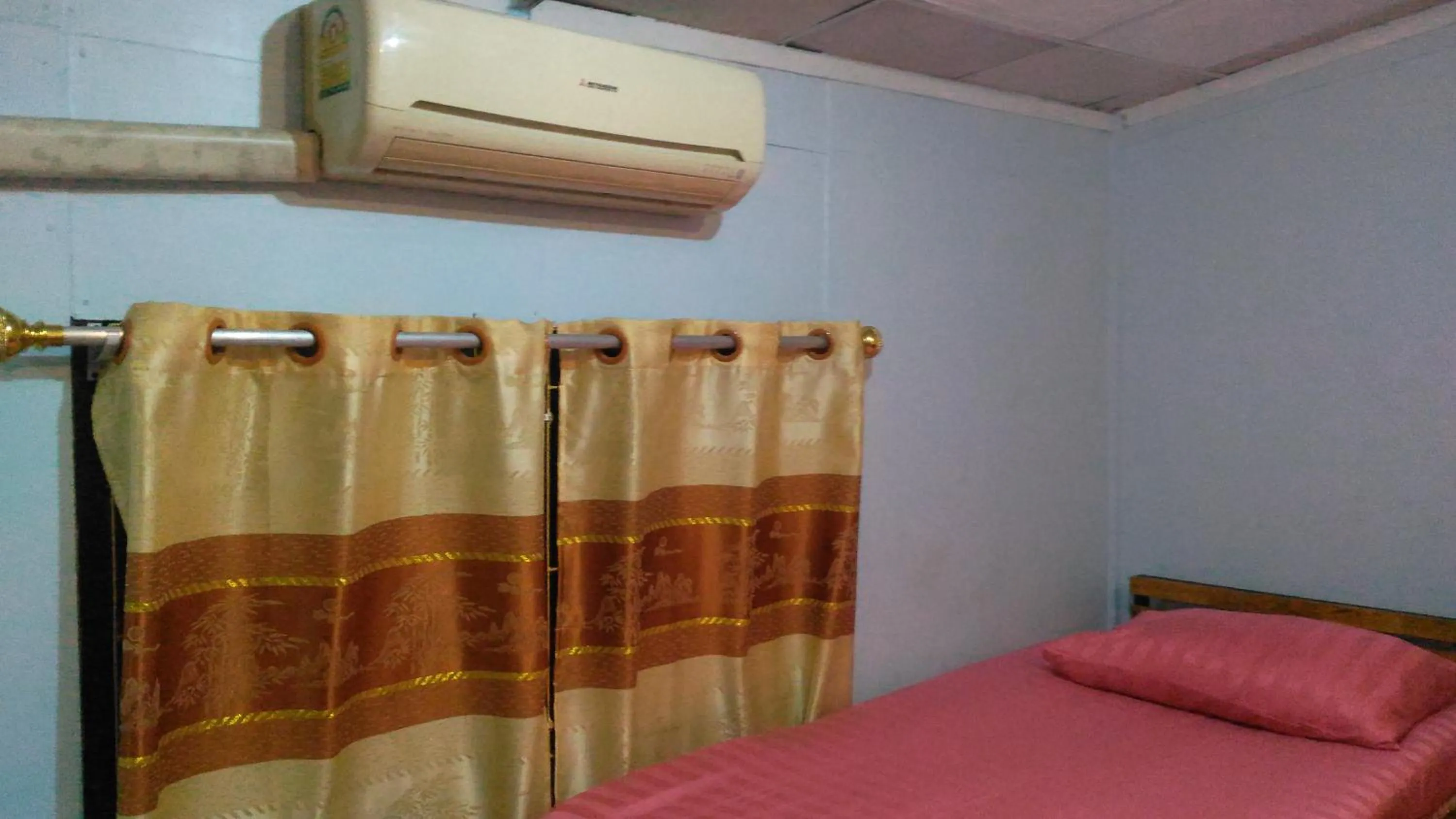 Bedroom, Bed in The Kong