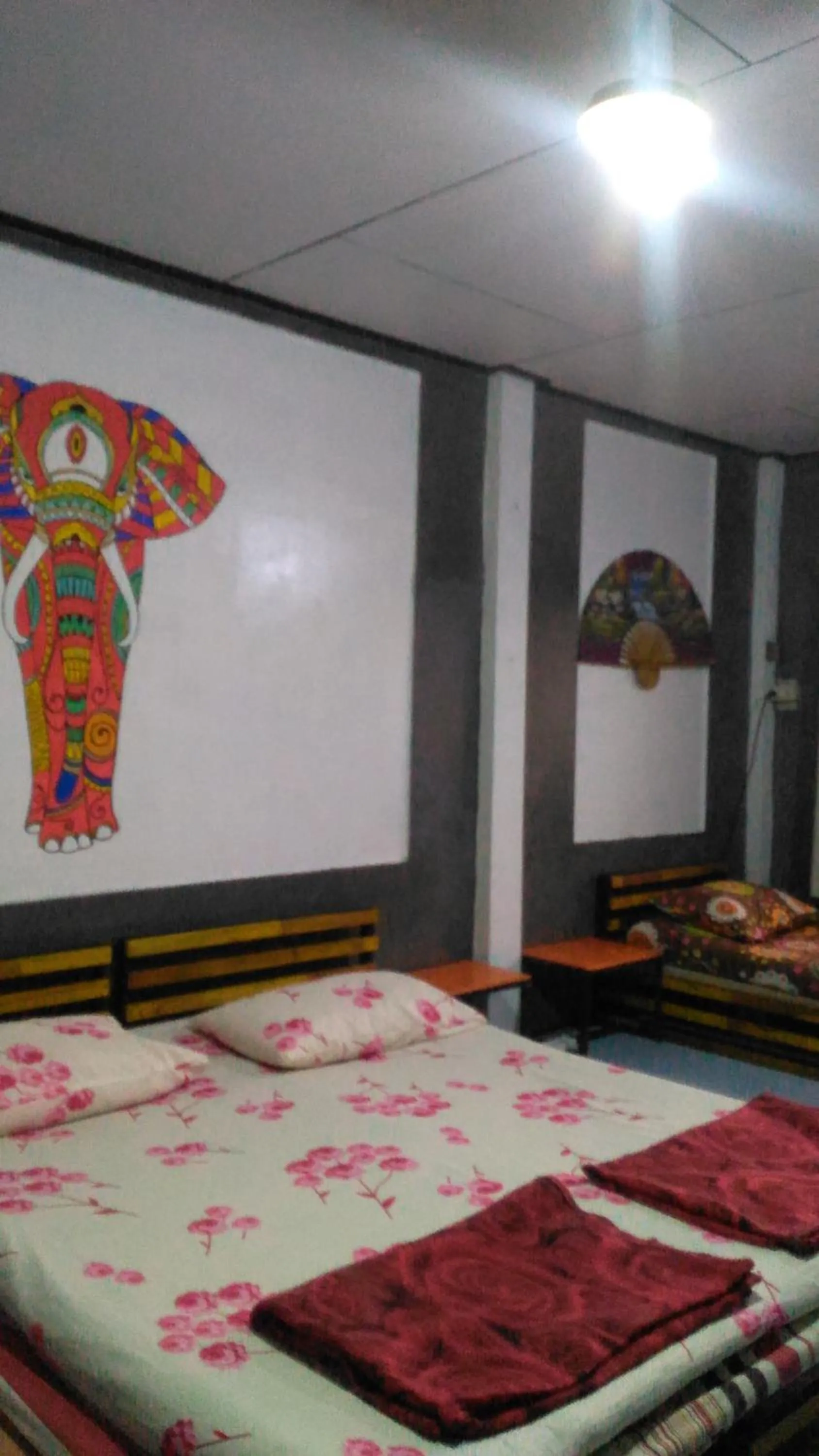 Photo of the whole room, Bed in The Kong