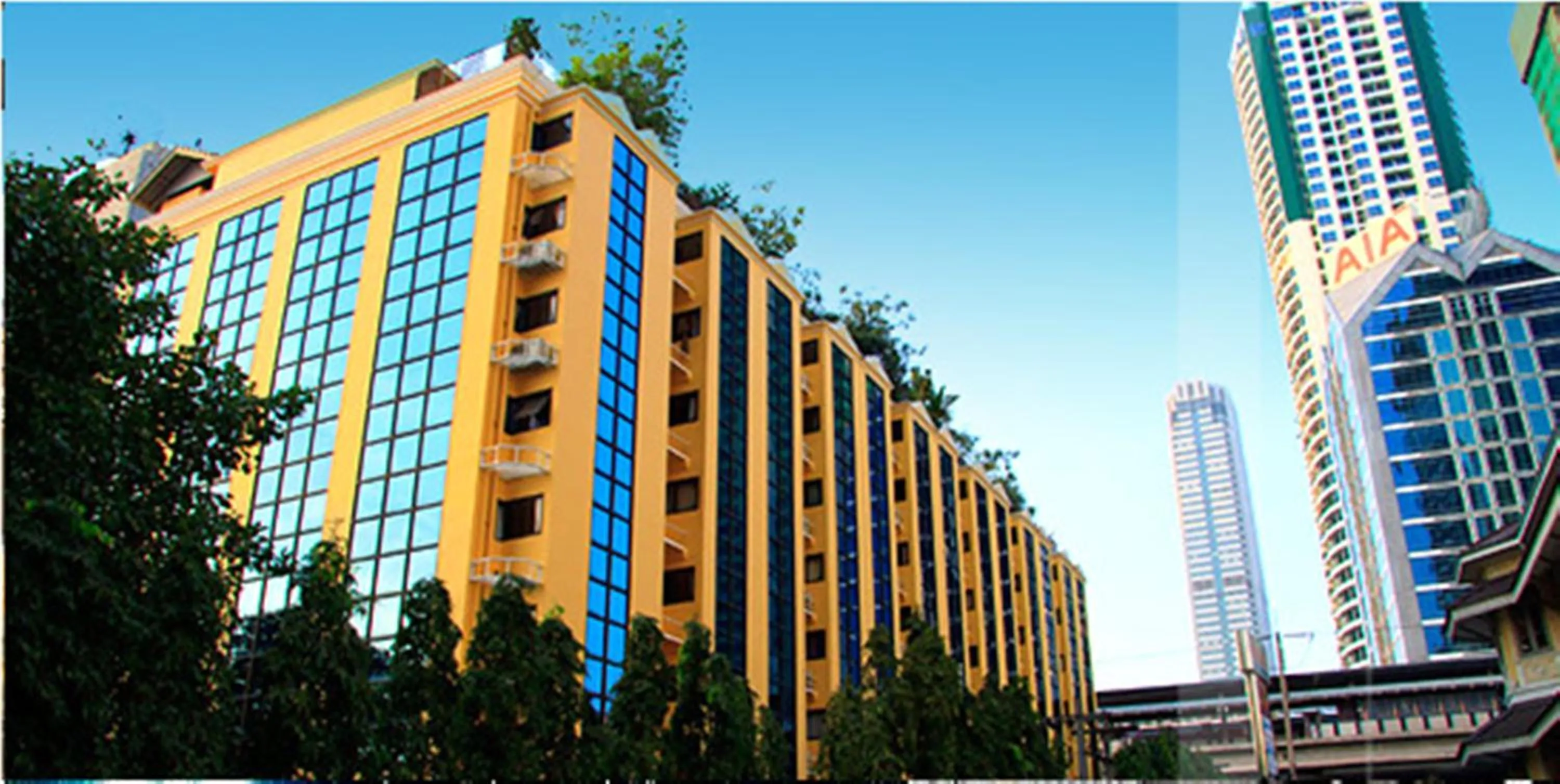 Facade/entrance in King Royal Garden Inn