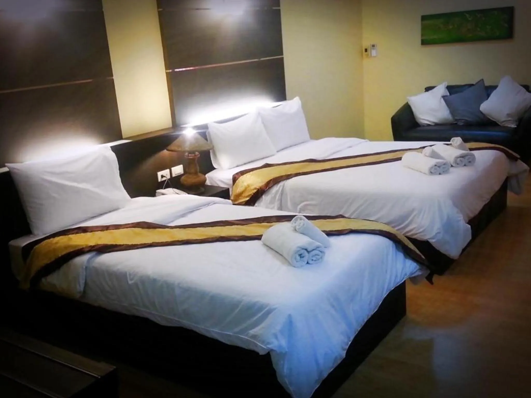 Bed in King Royal Garden Inn