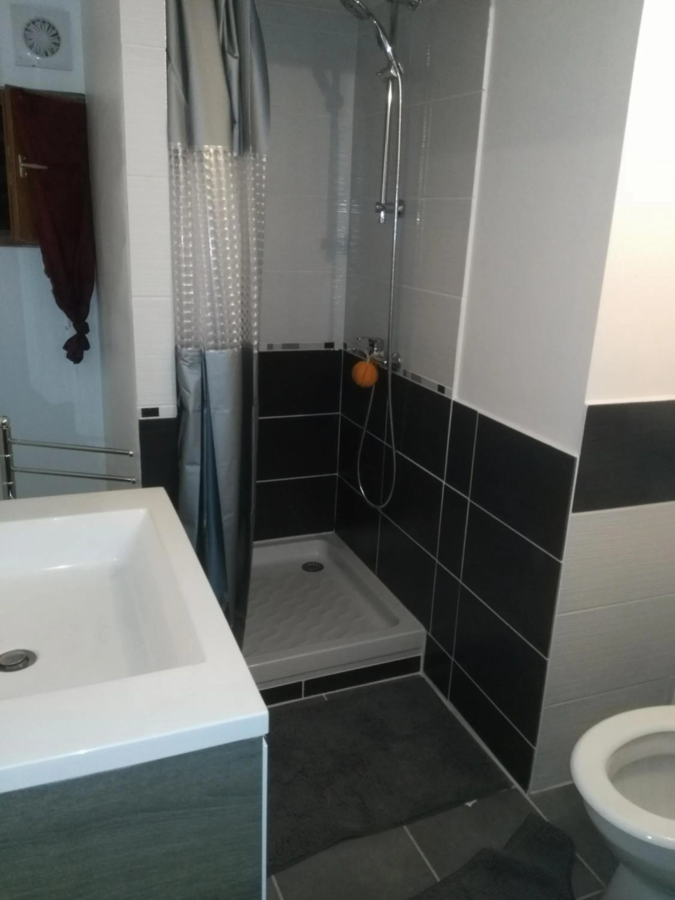 Bathroom in Le camélia de la mazarié