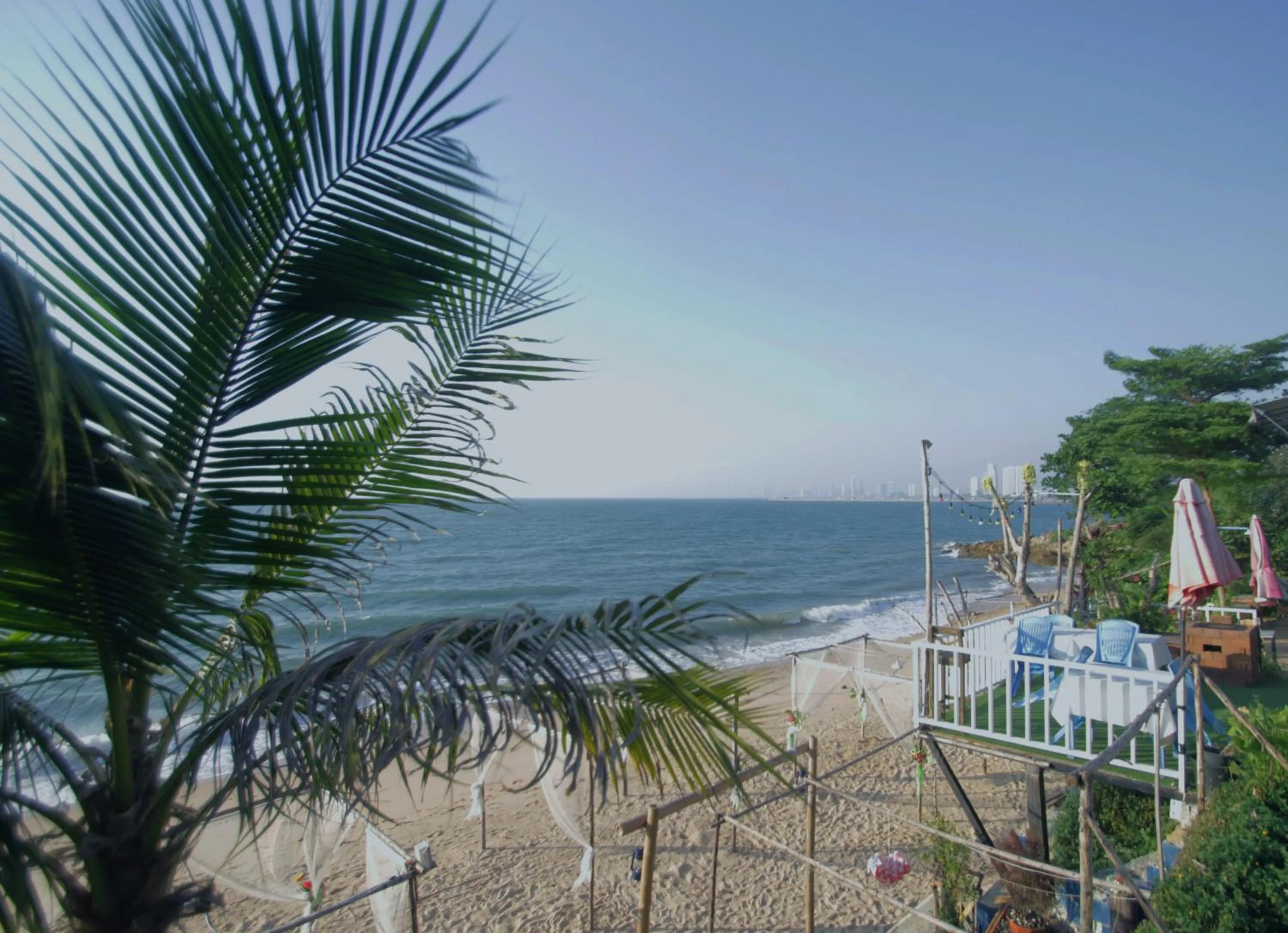 Beach in Pattaya Paradise Beach Resort