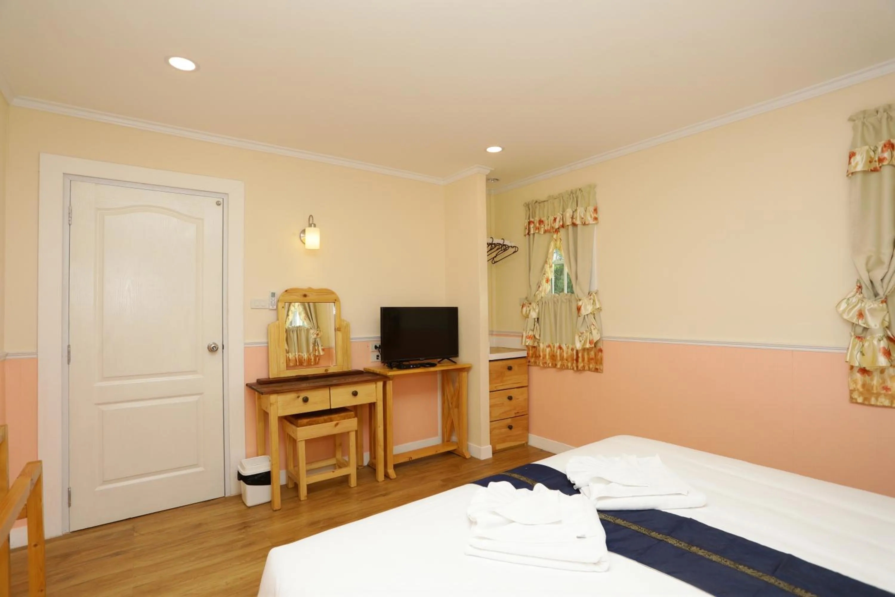 Bed in Pattaya Paradise Beach Resort