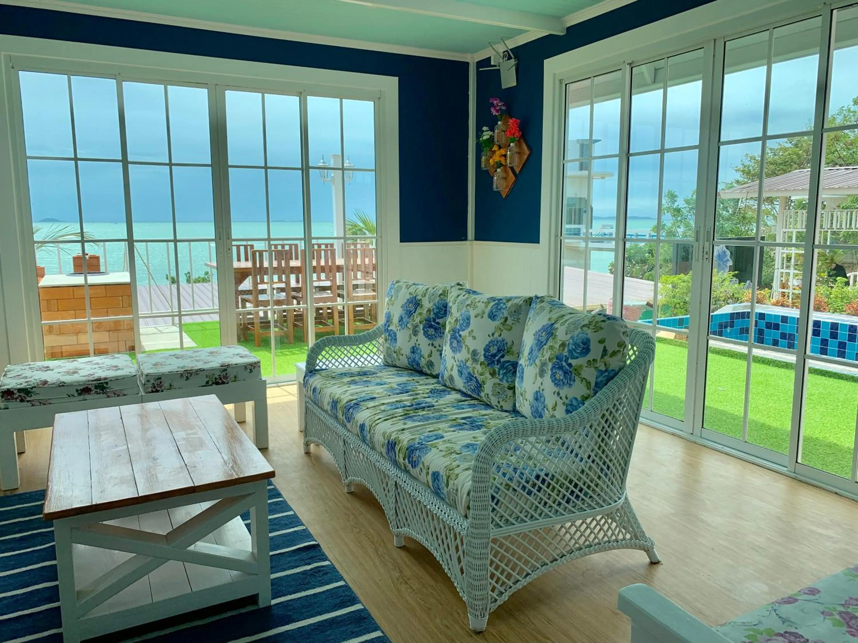 Living room in Pattaya Paradise Beach Resort