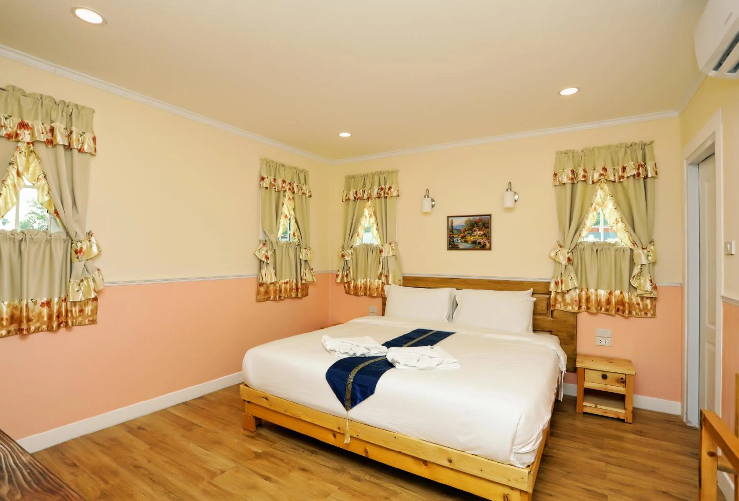 Bed in Pattaya Paradise Beach Resort