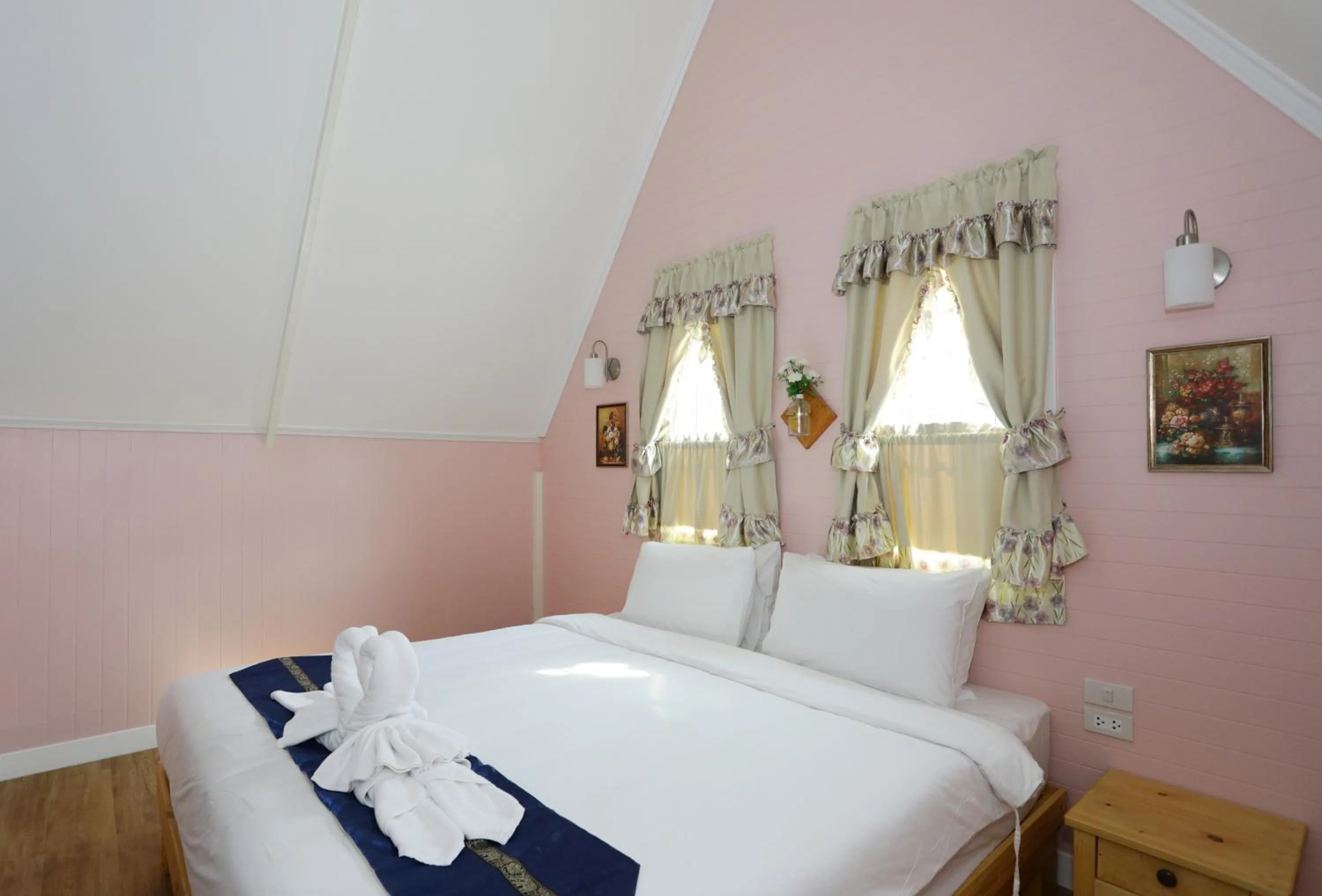 Bed in Pattaya Paradise Beach Resort