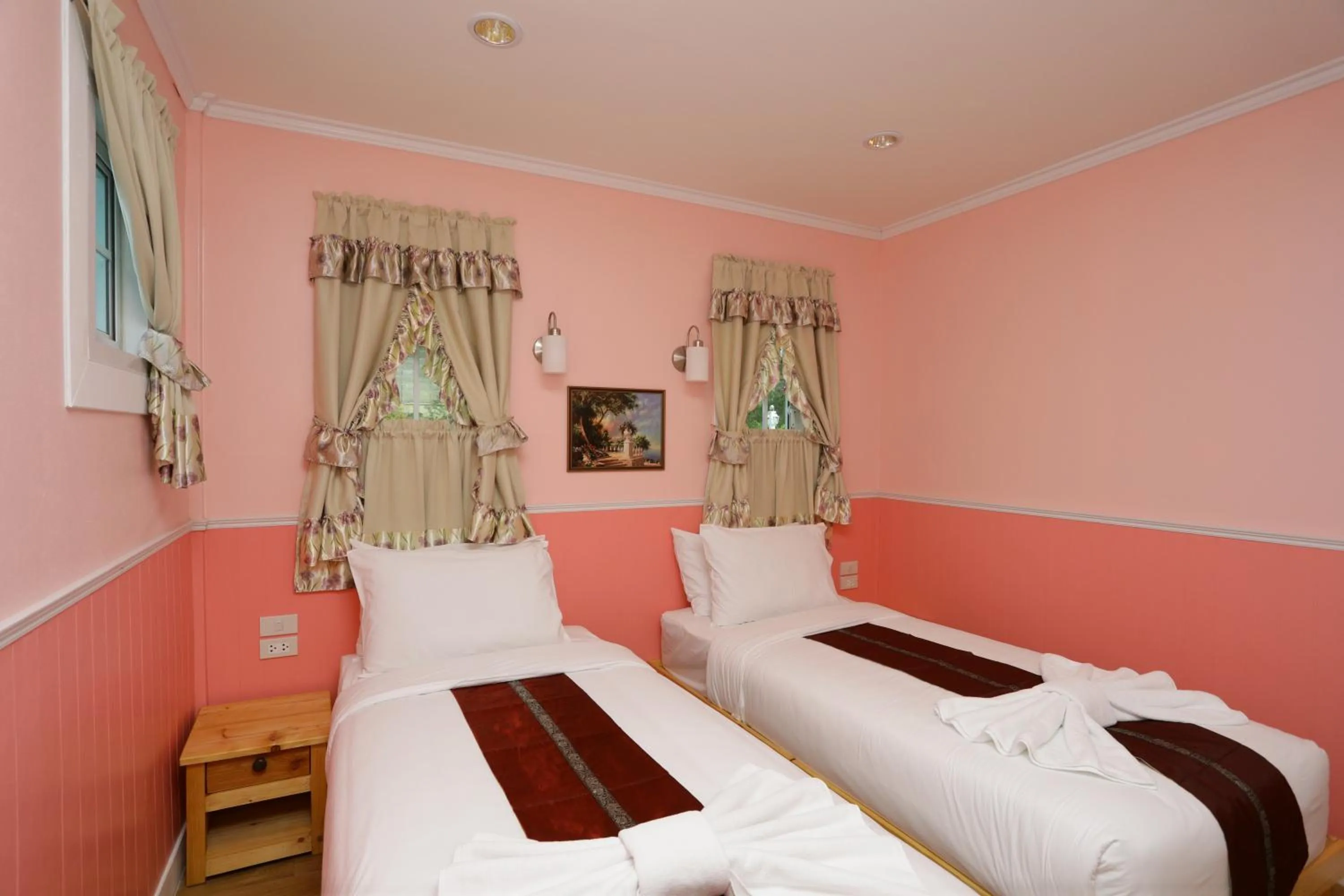 Bed in Pattaya Paradise Beach Resort