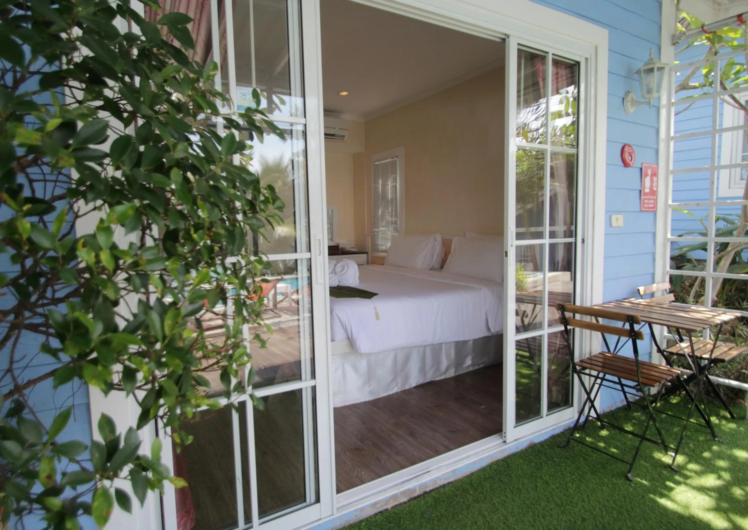 View (from property/room), Bed in Pattaya Paradise Beach Resort