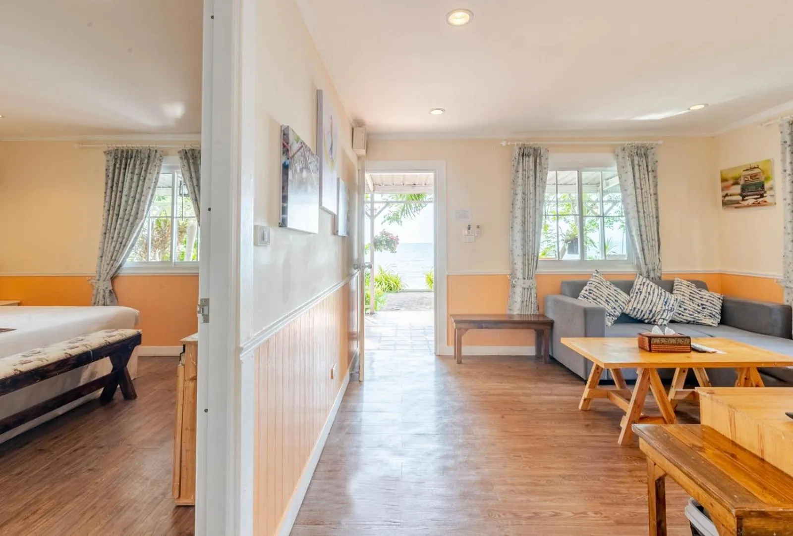 Living room, Bed in Pattaya Paradise Beach Resort