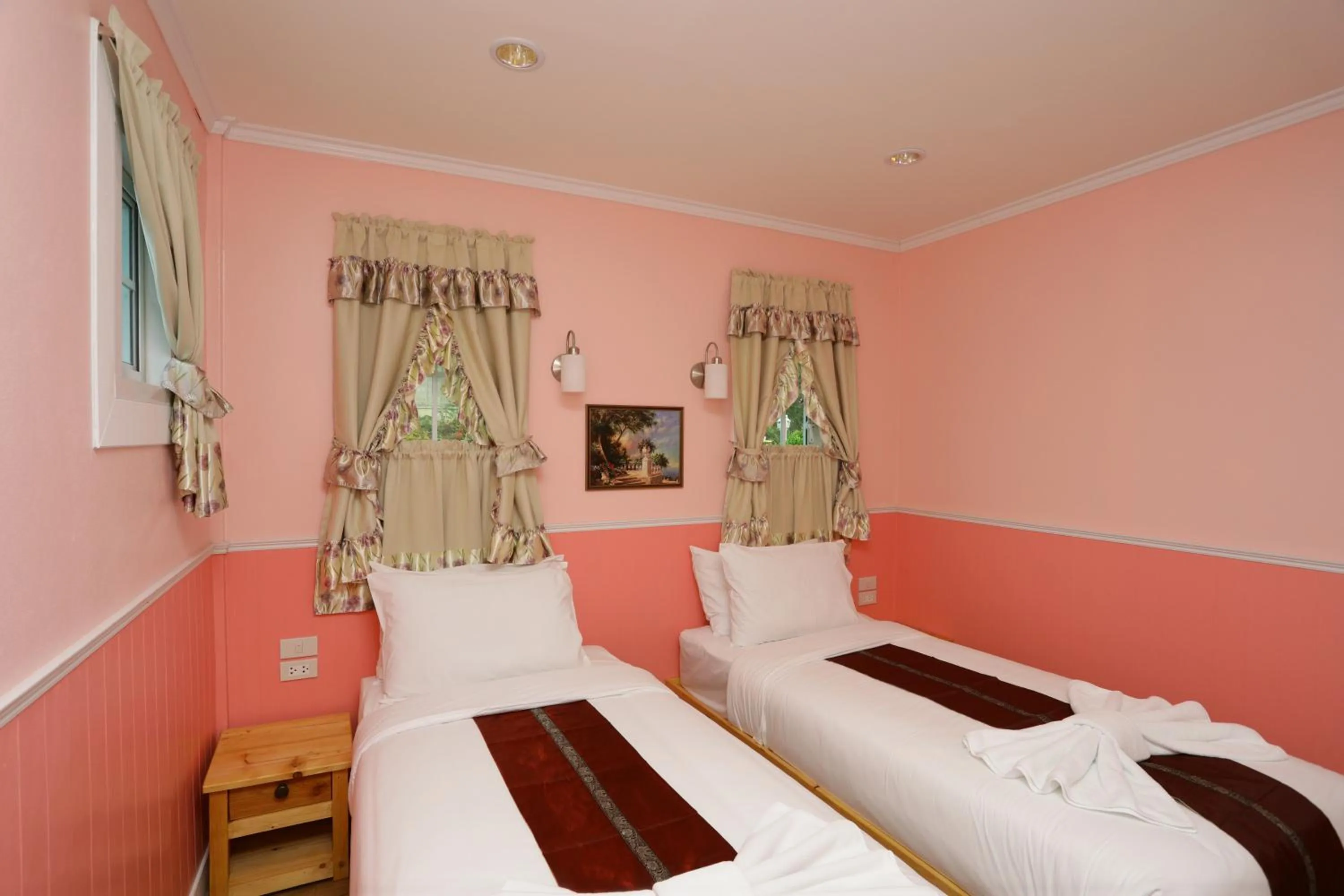 Bed in Pattaya Paradise Beach Resort