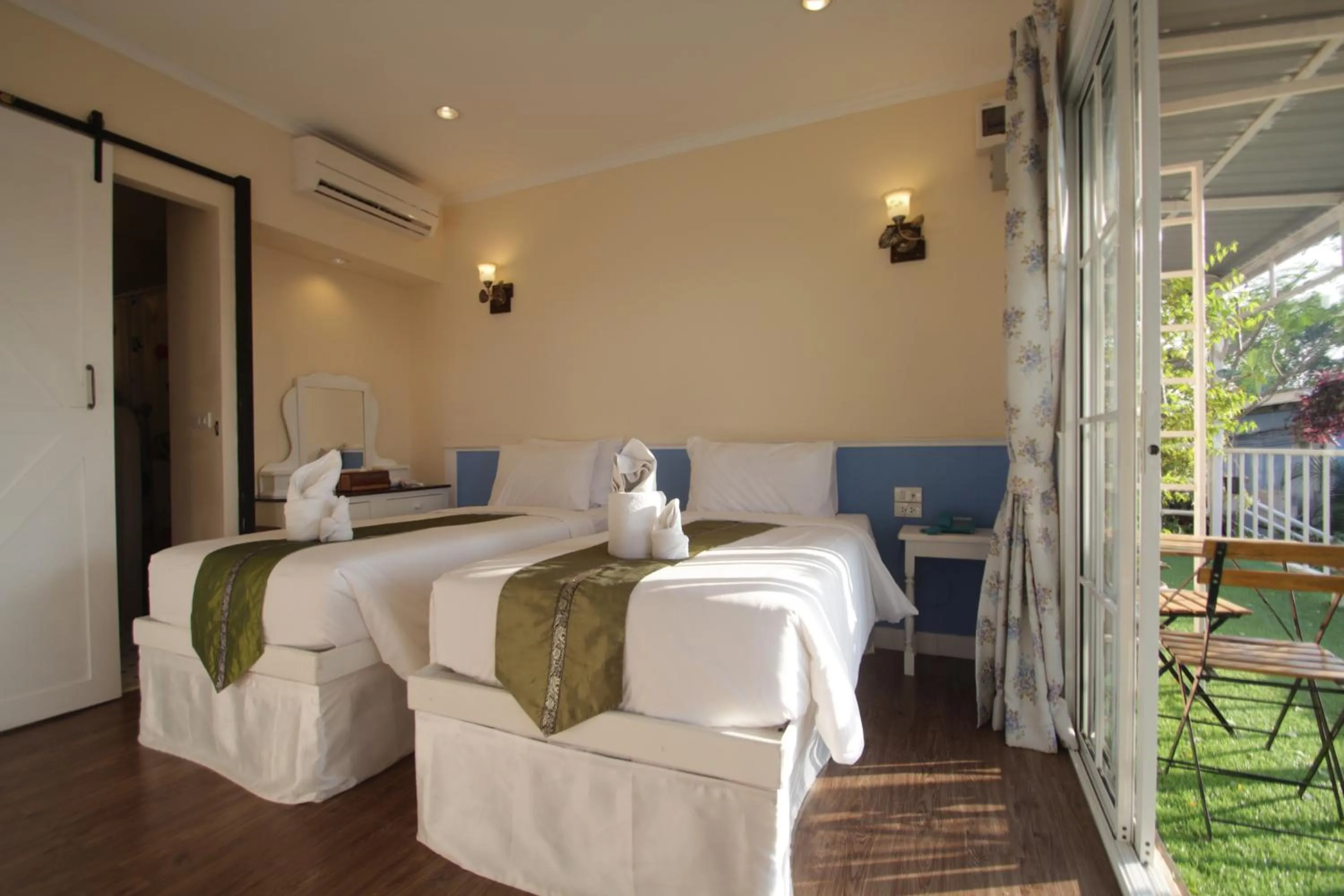 Bedroom, Bed in Pattaya Paradise Beach Resort