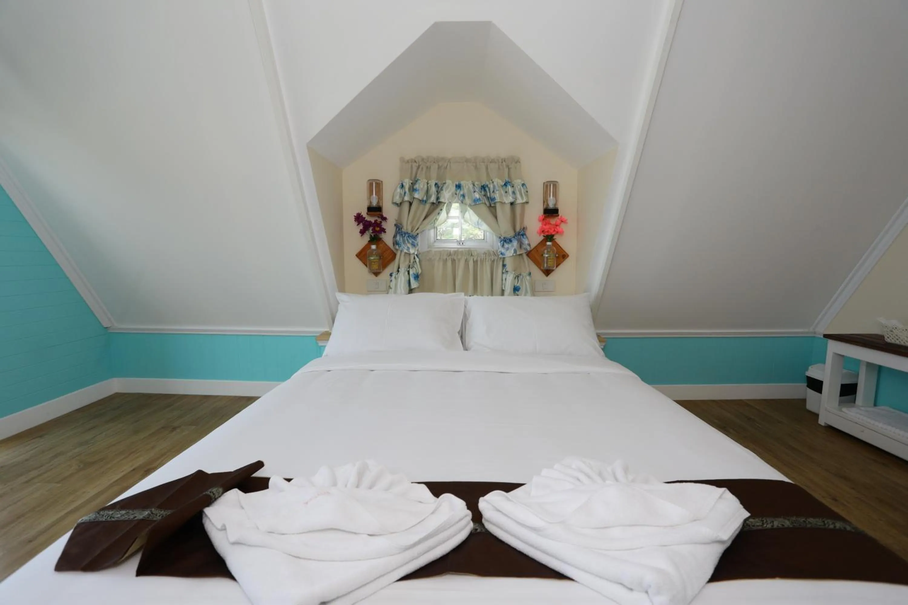 Bed in Pattaya Paradise Beach Resort