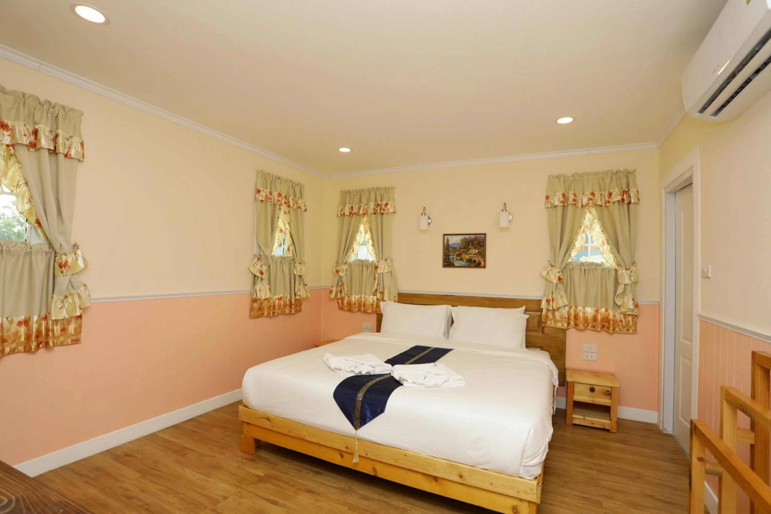 Bed in Pattaya Paradise Beach Resort