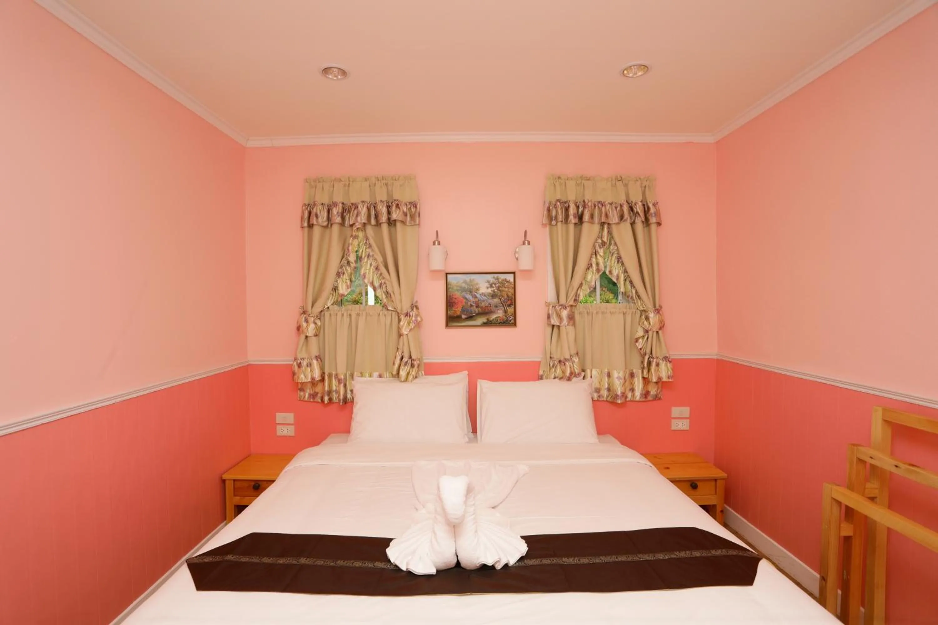 Bed in Pattaya Paradise Beach Resort