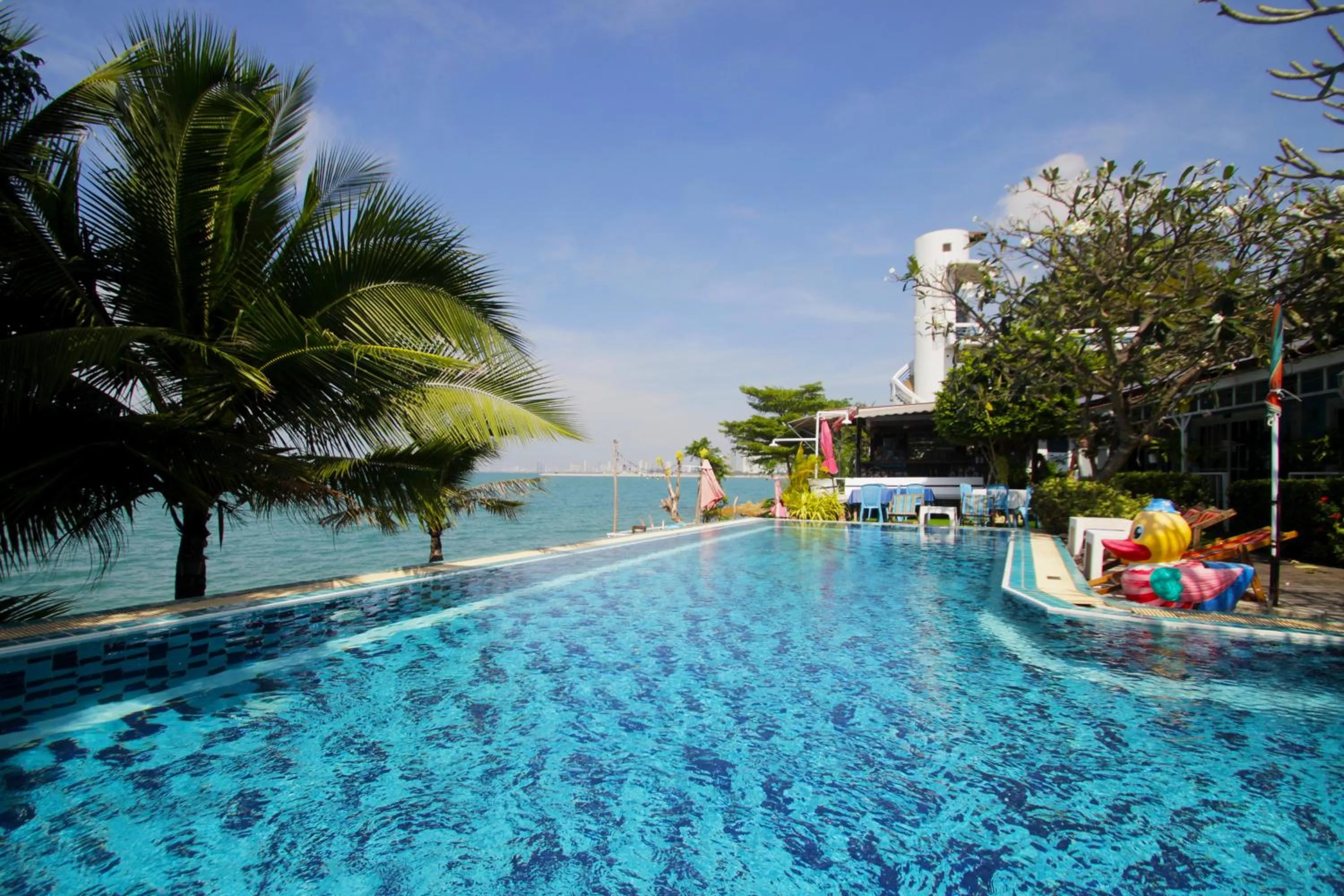 Pool view in Pattaya Paradise Beach Resort