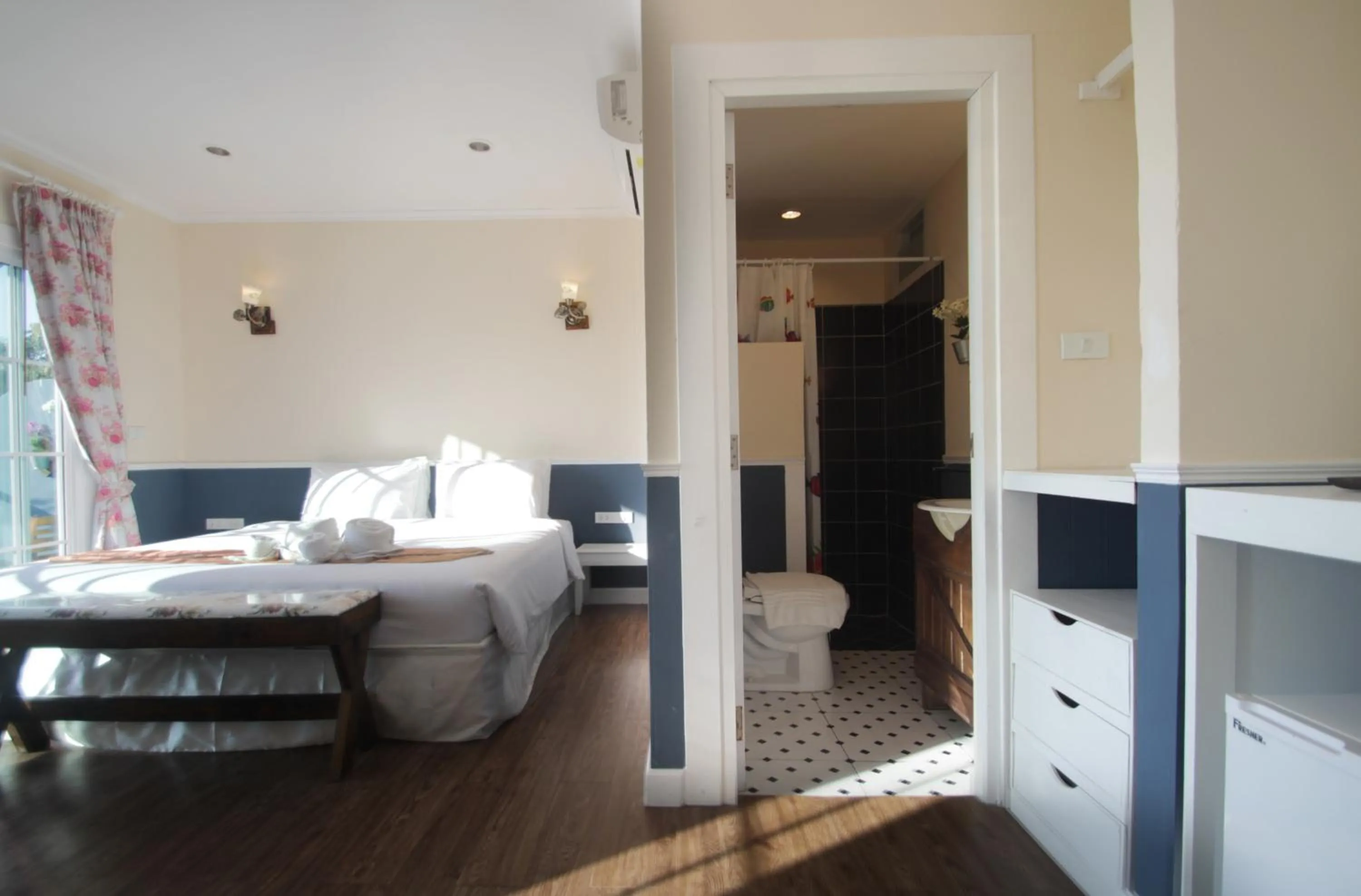 View (from property/room), Bed in Pattaya Paradise Beach Resort