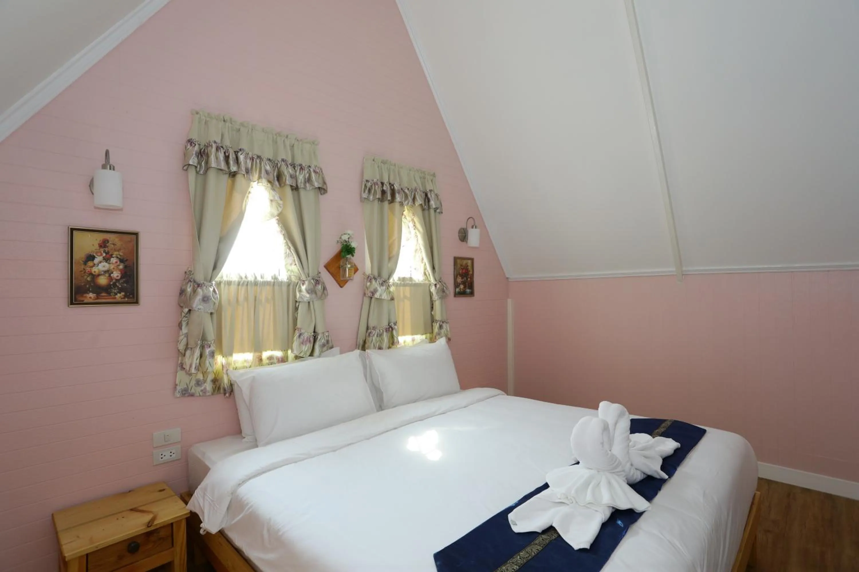 Bed in Pattaya Paradise Beach Resort