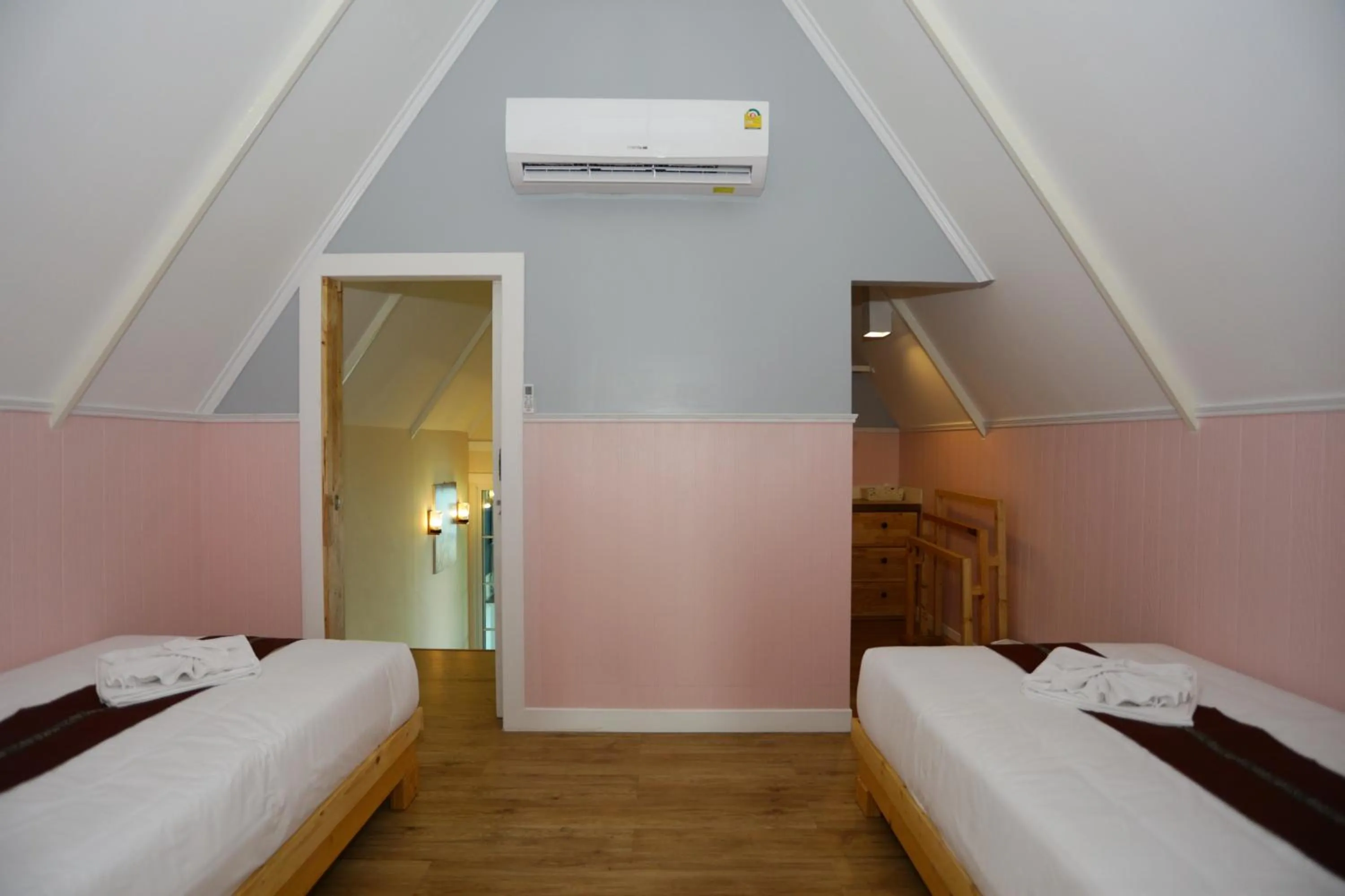 Bed in Pattaya Paradise Beach Resort