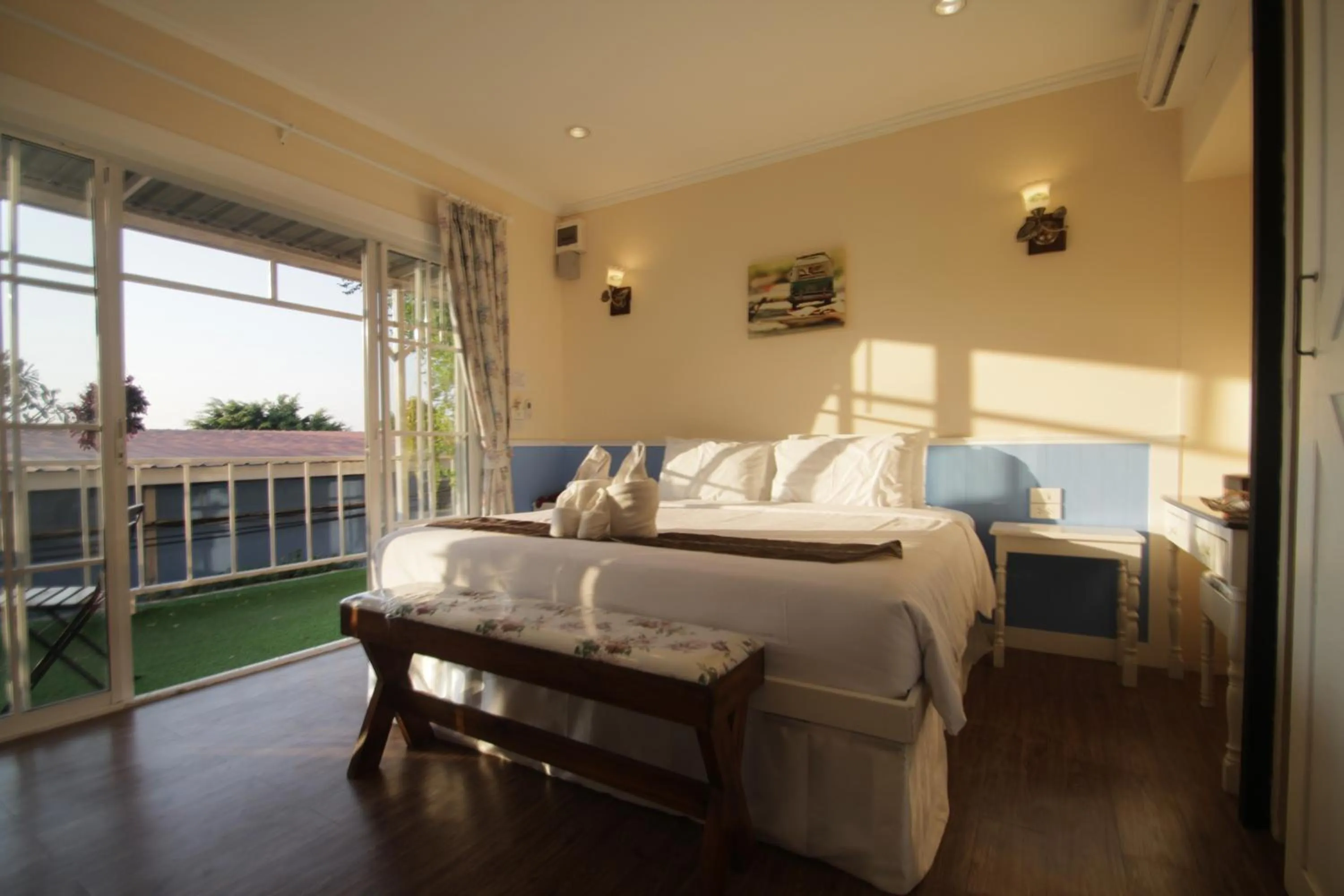 View (from property/room), Bed in Pattaya Paradise Beach Resort