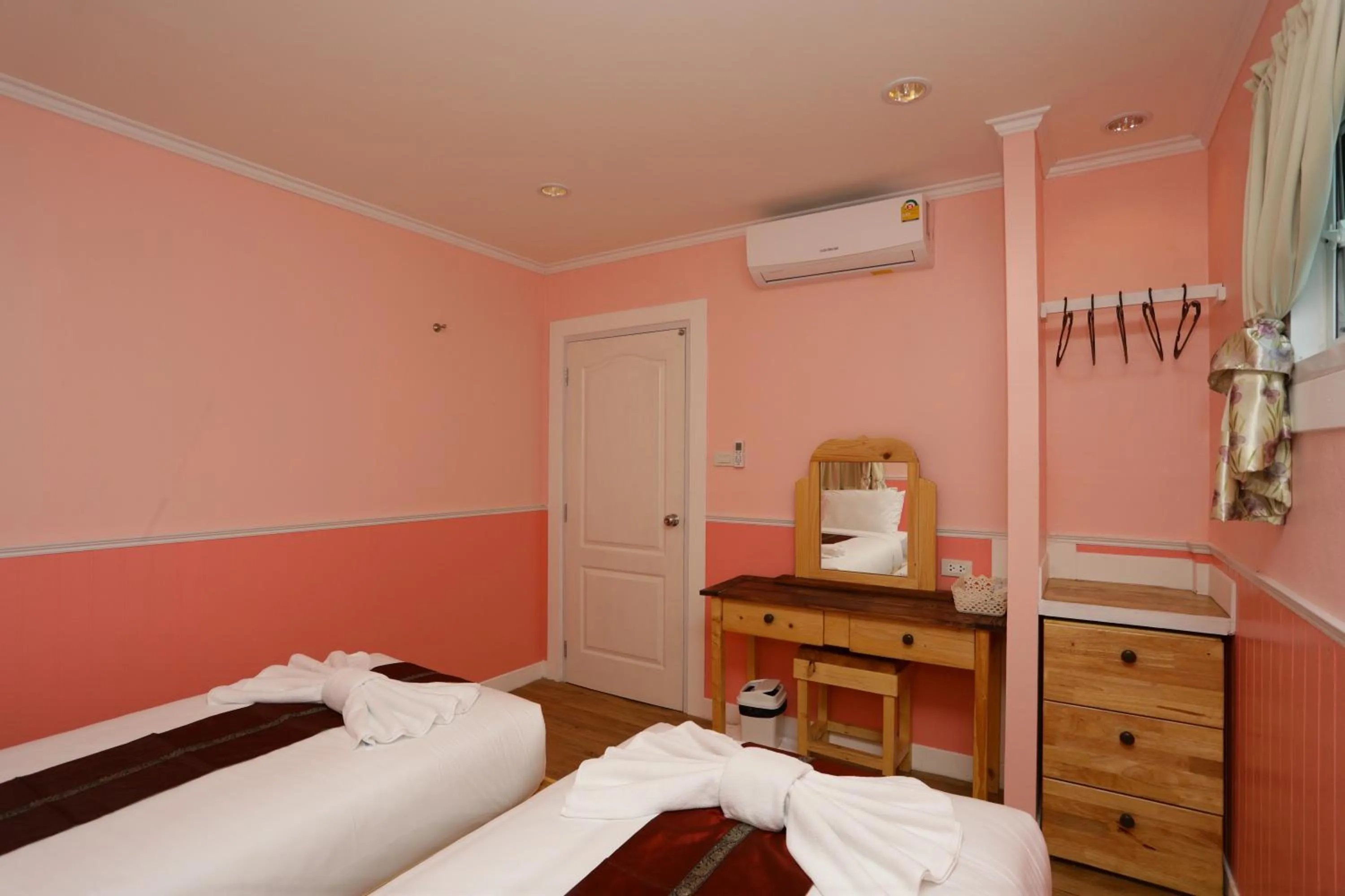 Bed in Pattaya Paradise Beach Resort