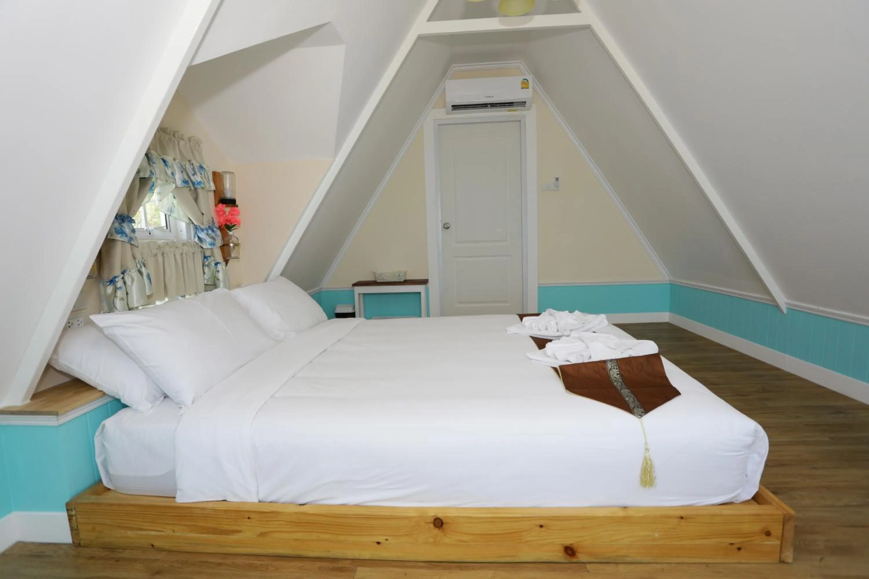 Bed in Pattaya Paradise Beach Resort